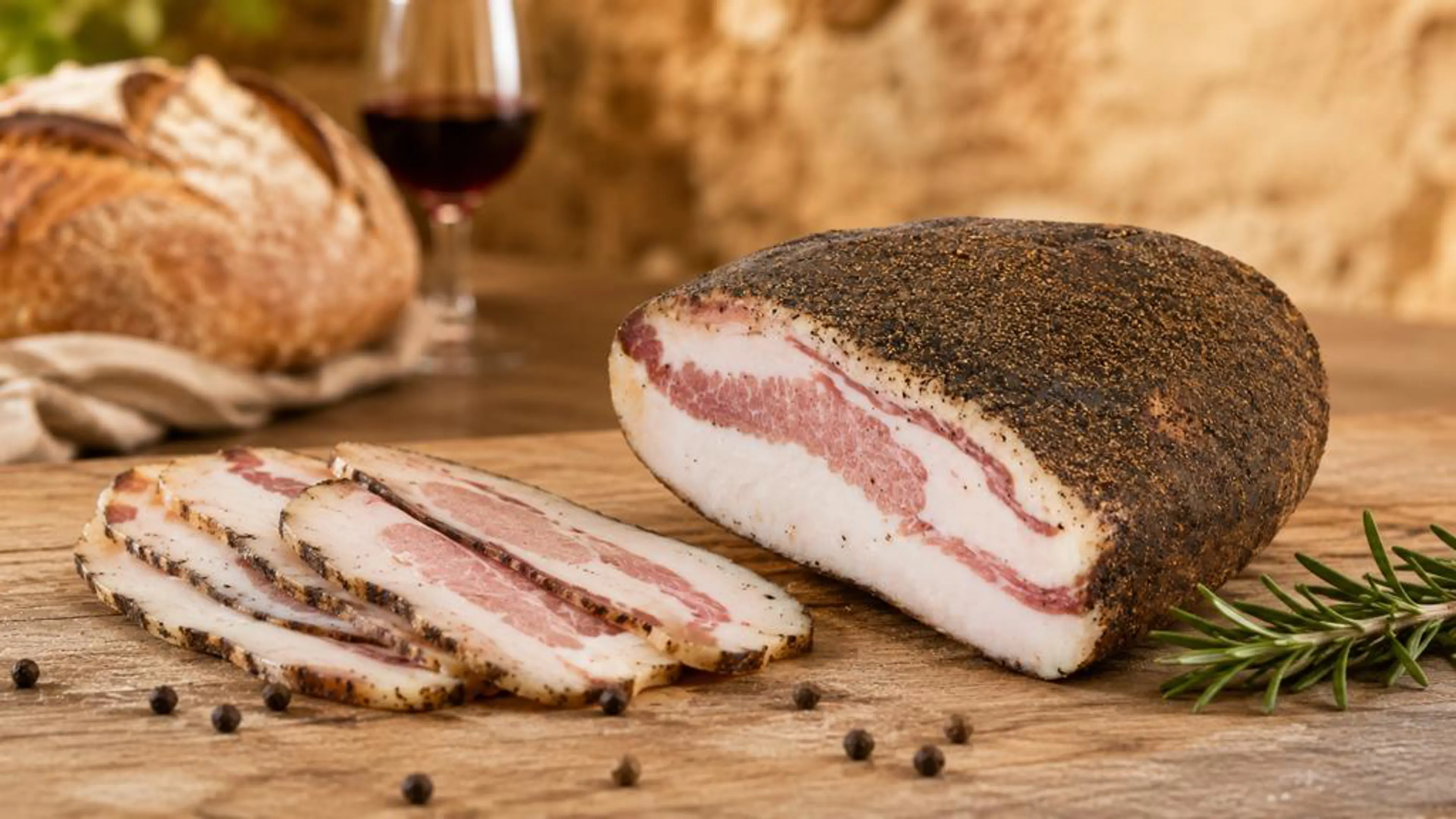 Tuscan and Lazio guanciale: differences in recipe, flavor, and use