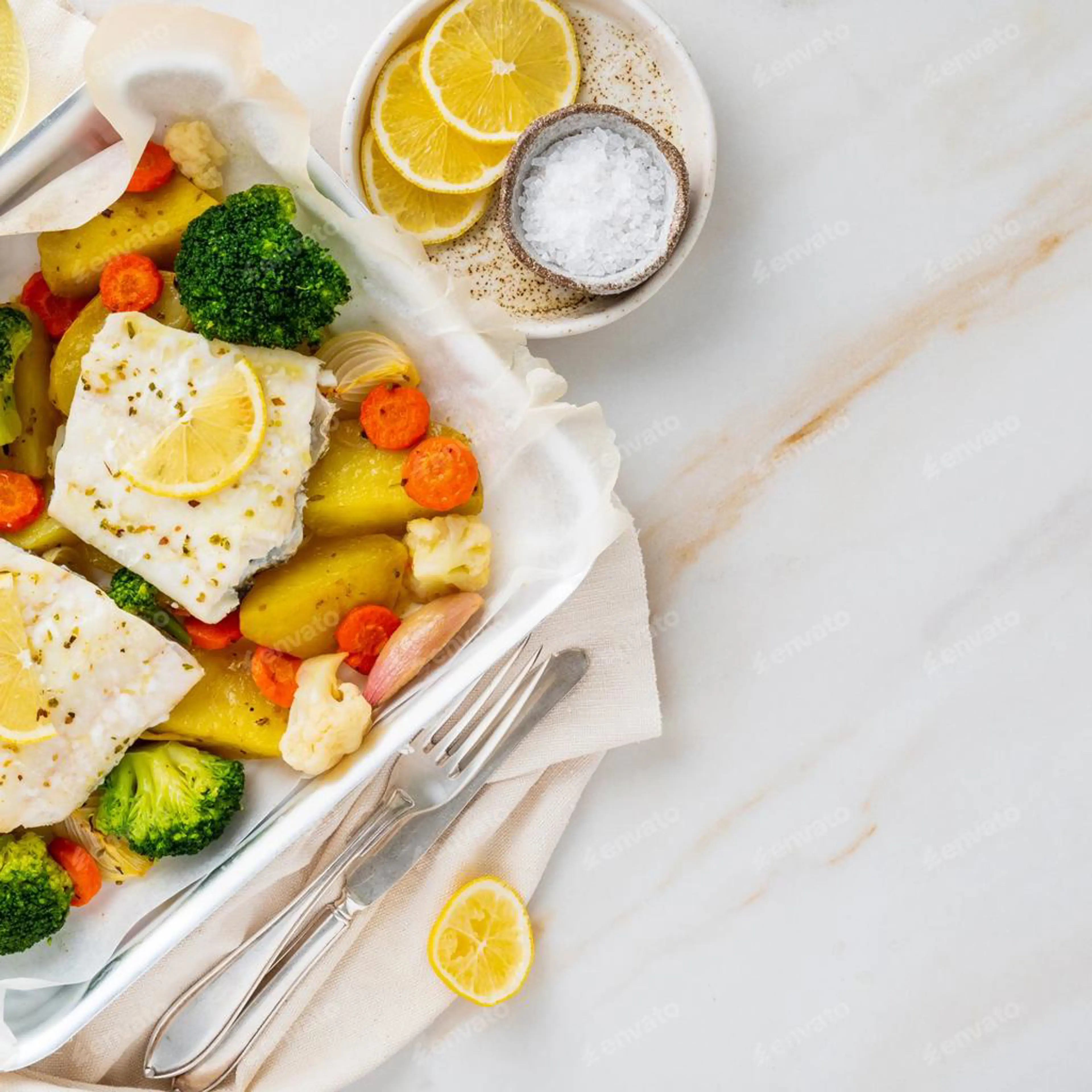 Мерлуза, запечённая с овощами