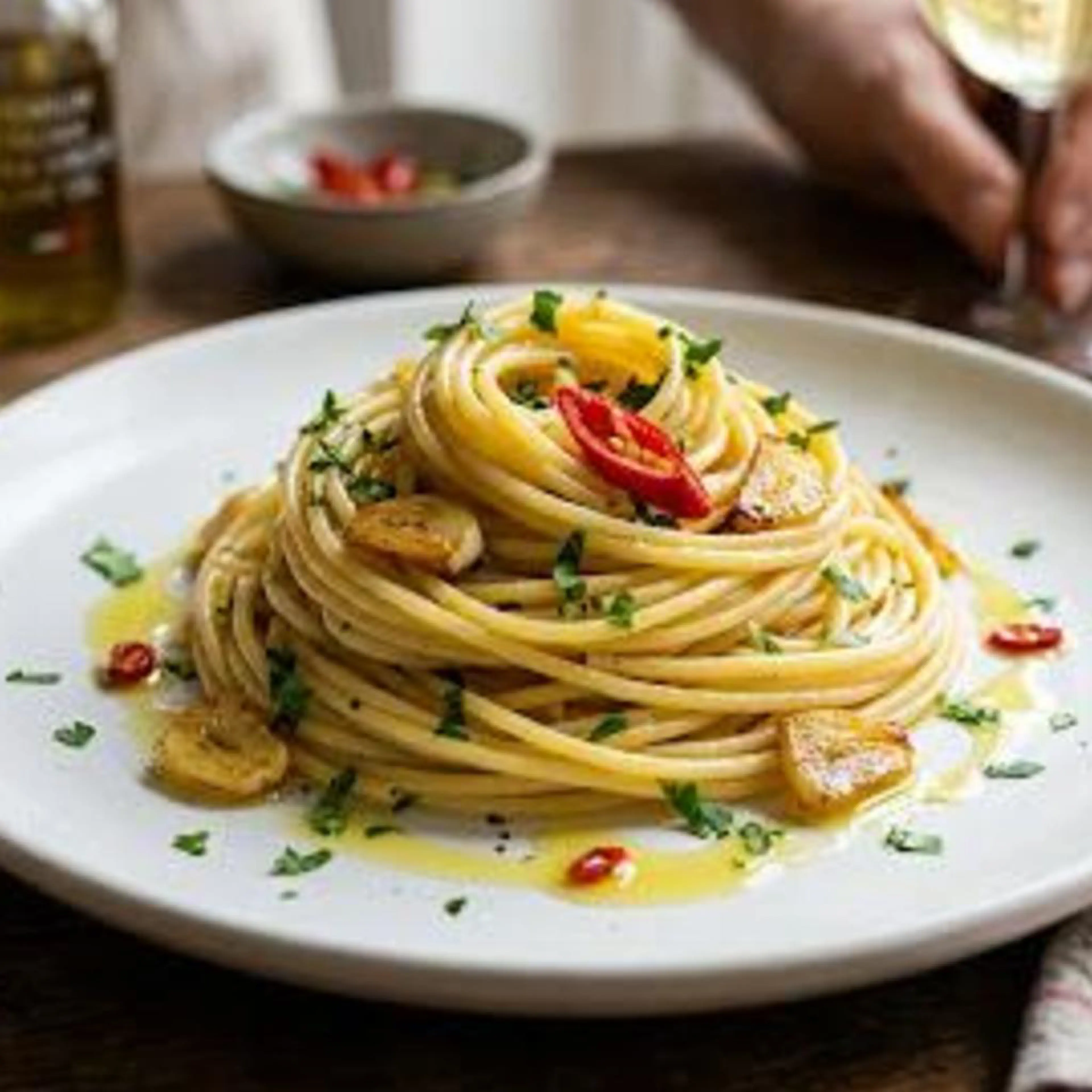 Pasta mit Knoblauch, Öl und Chili