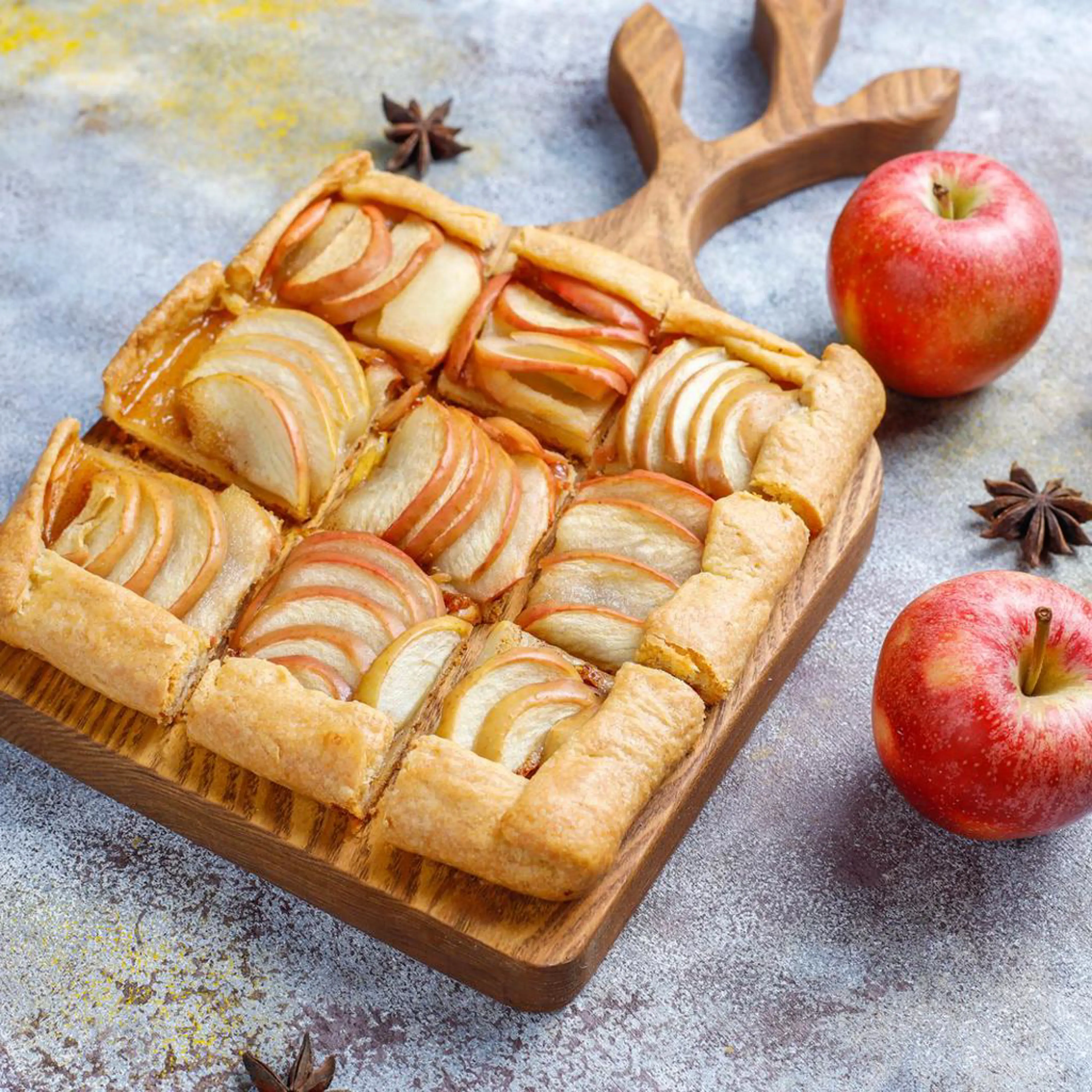 Apple puff pastry tart