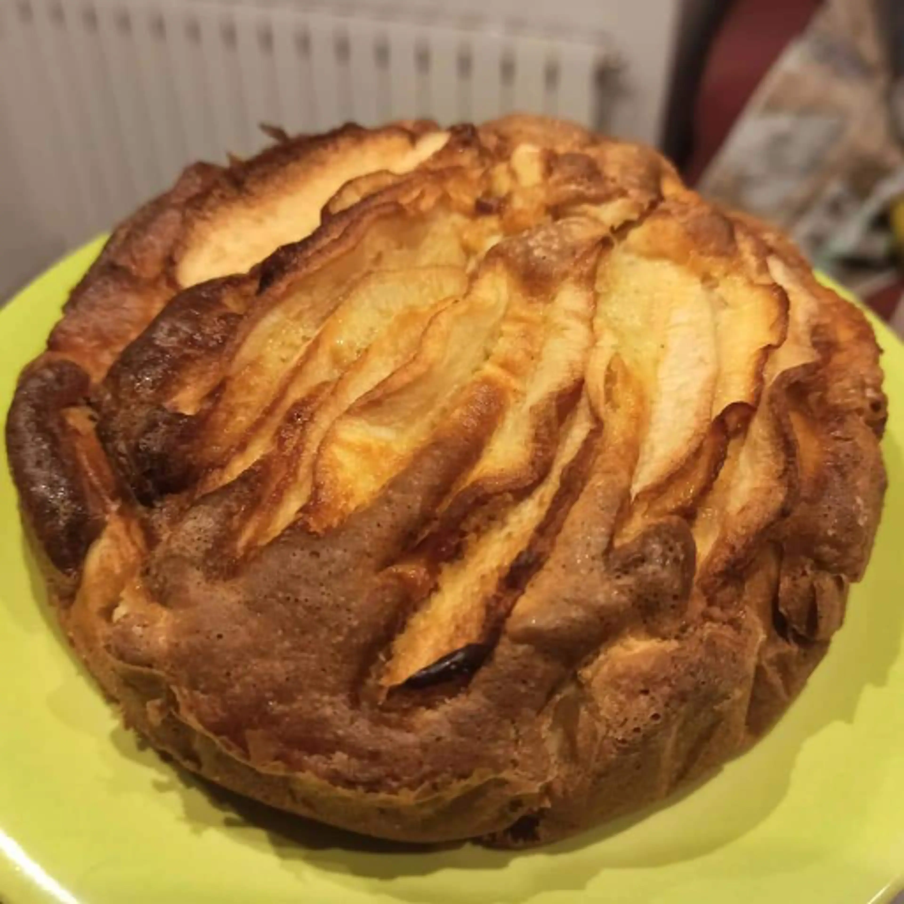 Gluten-free and sugar apple cake