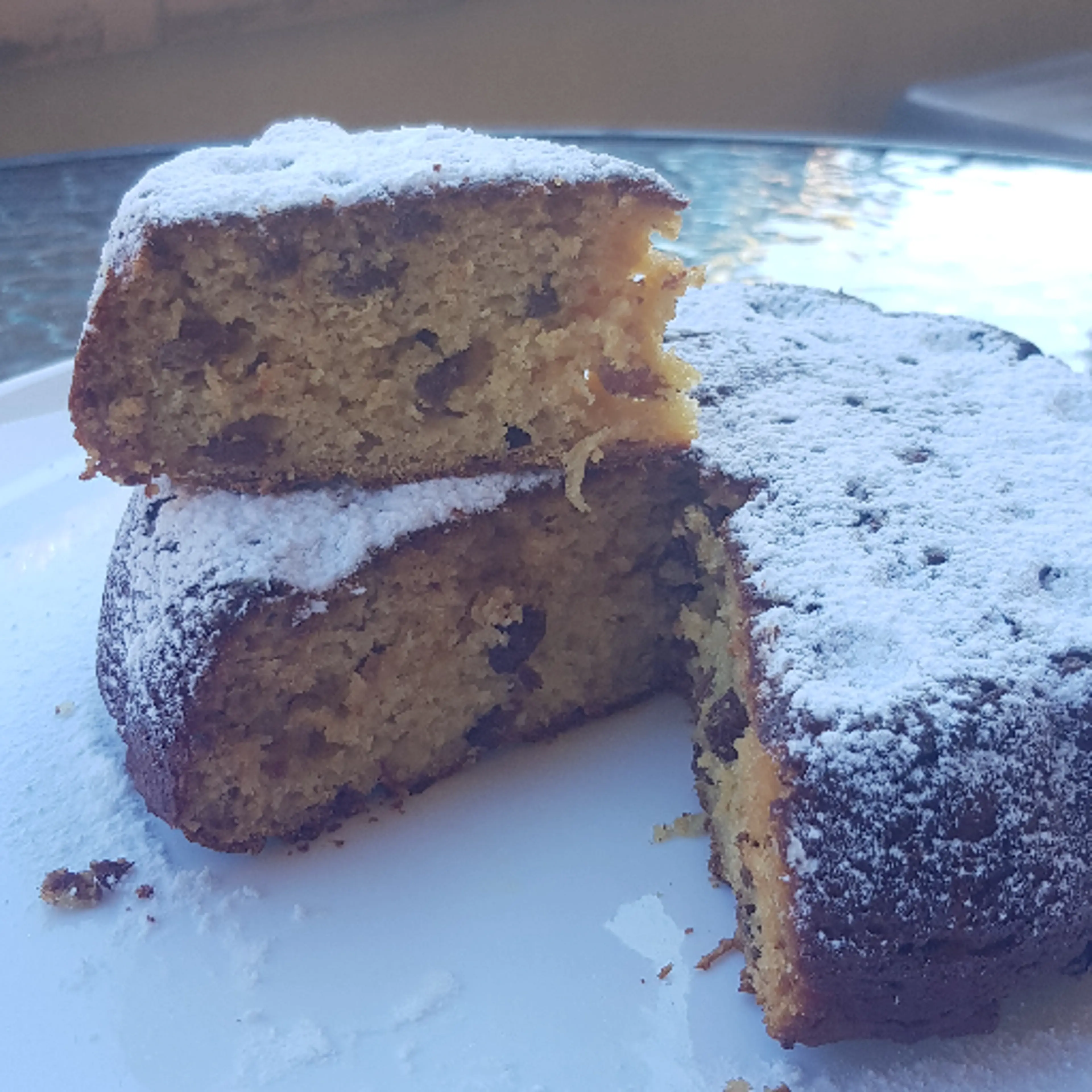 Ricotta and raisin cake