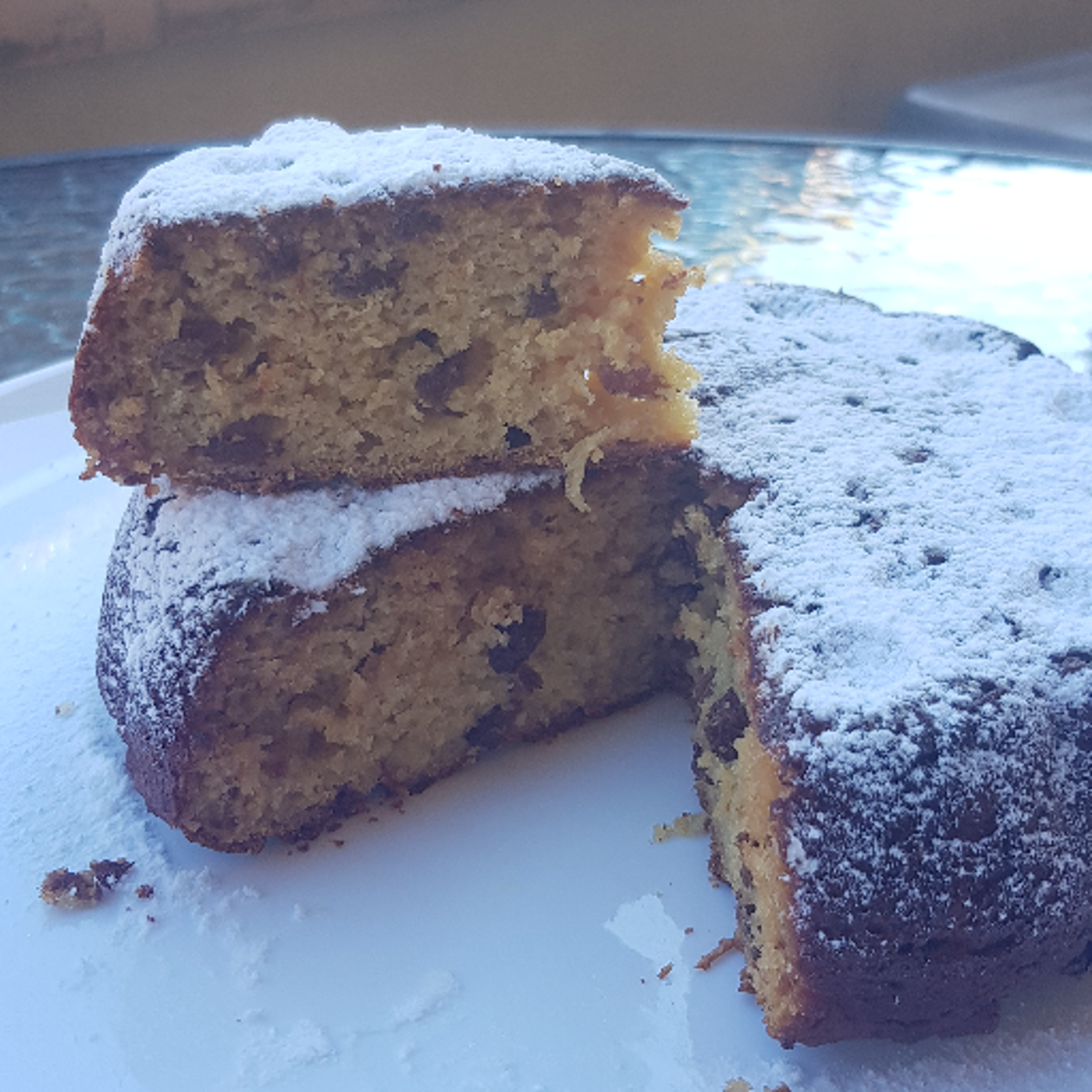 Ricotta and raisin cake