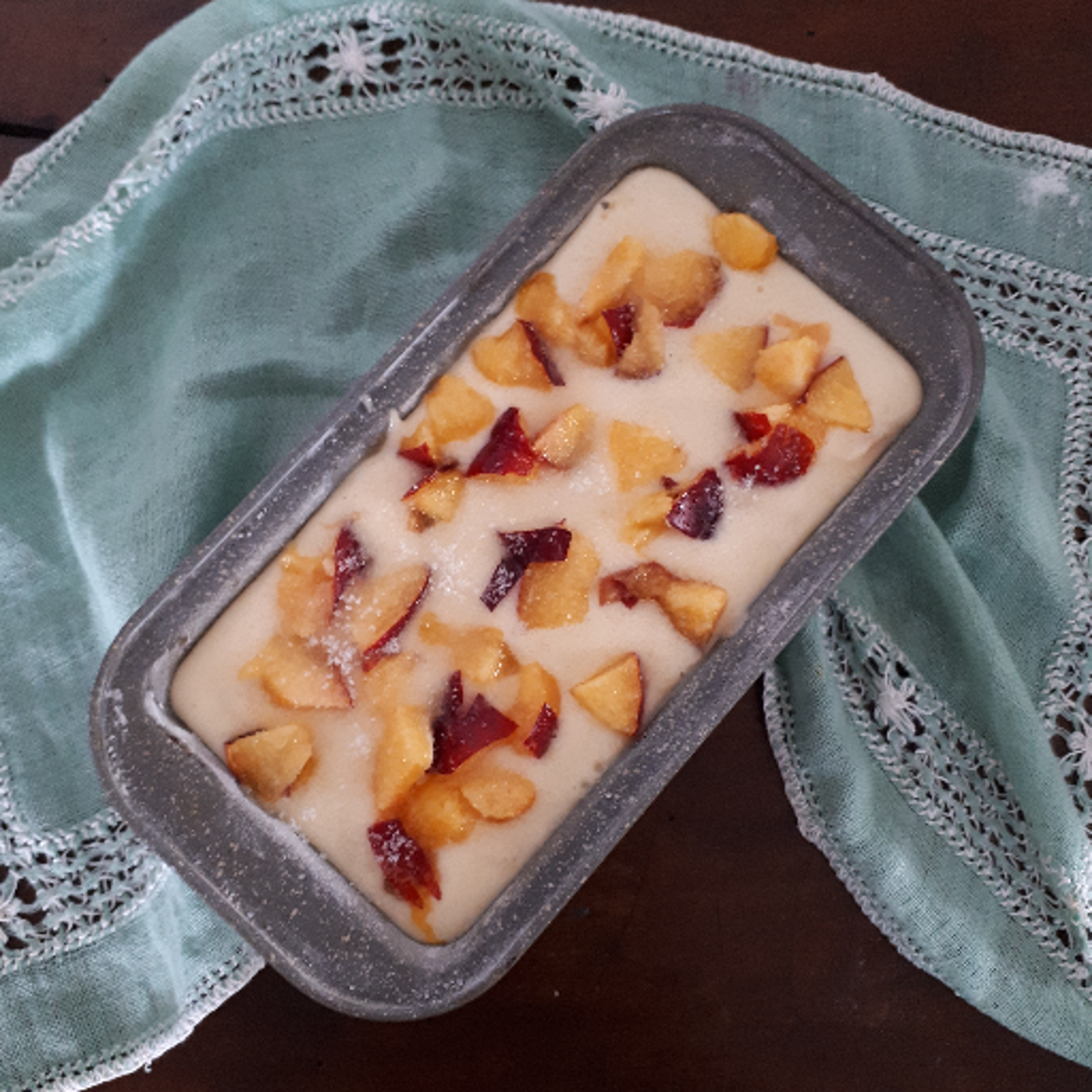 Yogurt and peach plumcake