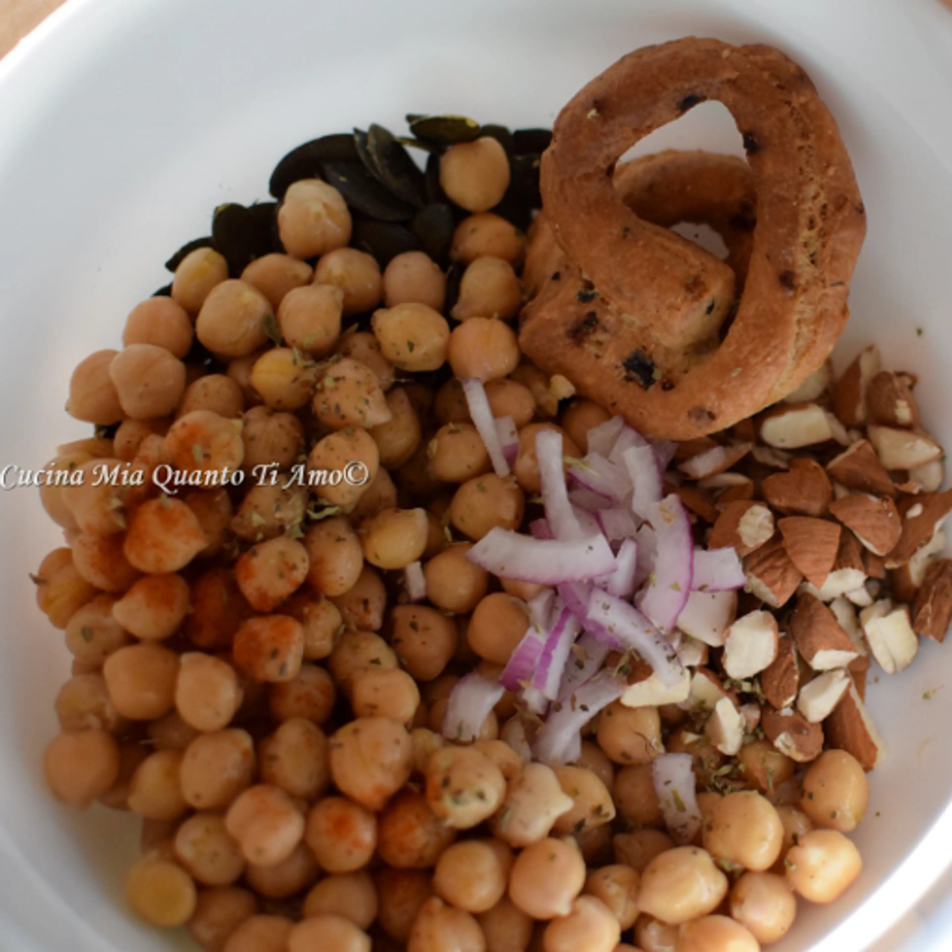 Vegan bowl with chickpeas and pumpkin seeds