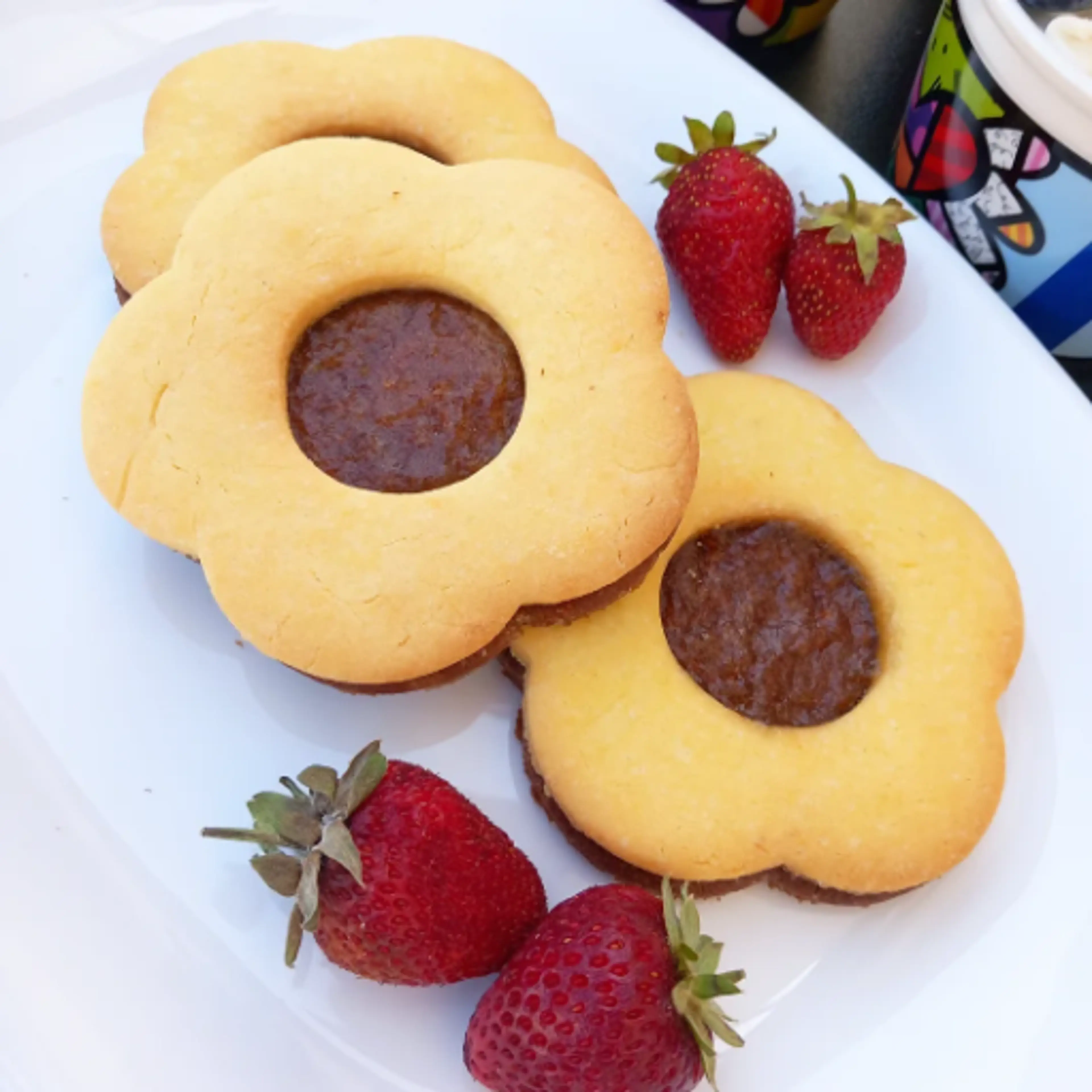 Gluten-free and lactose-free eye biscuits