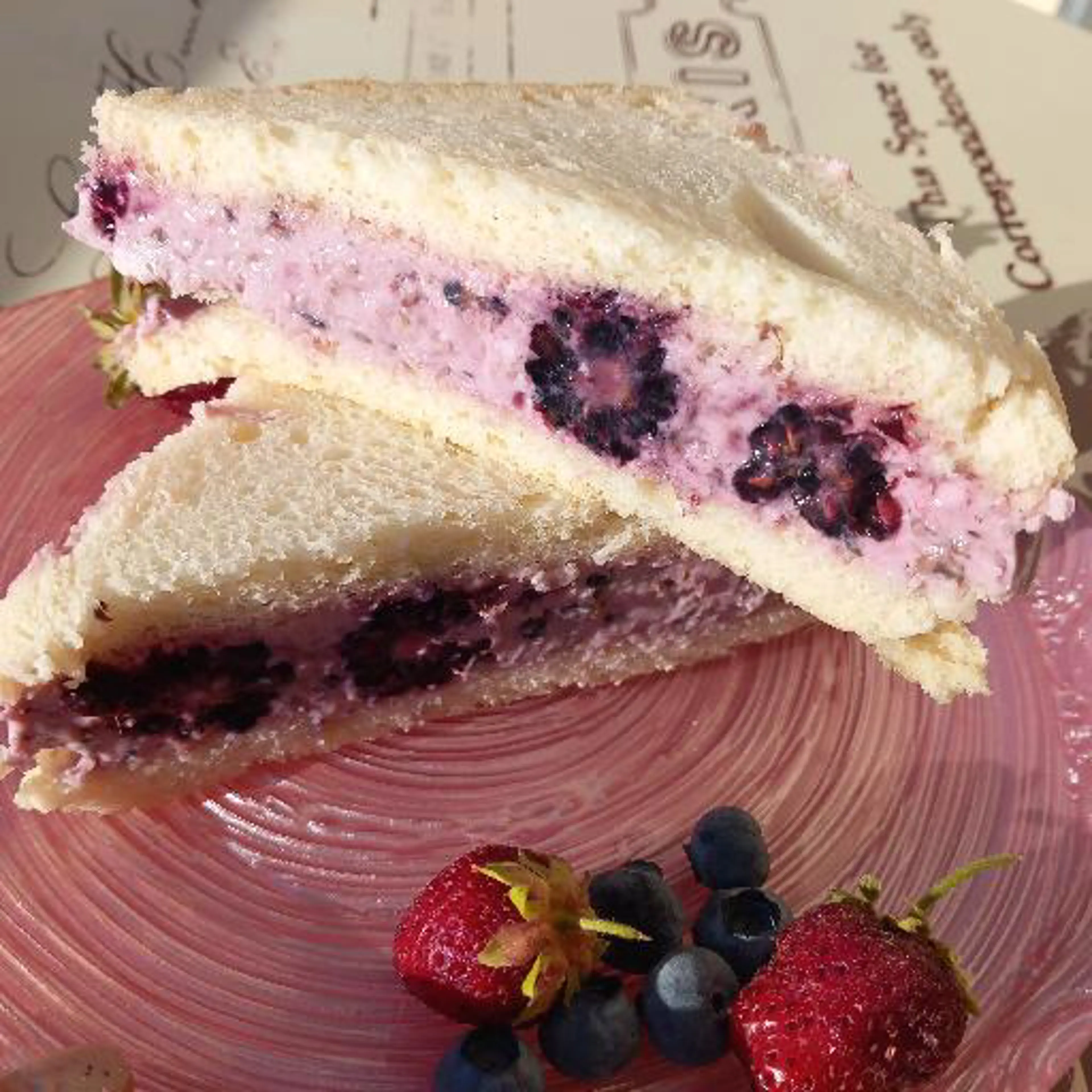 gluten-free blackberry and yogurt sandwich cake