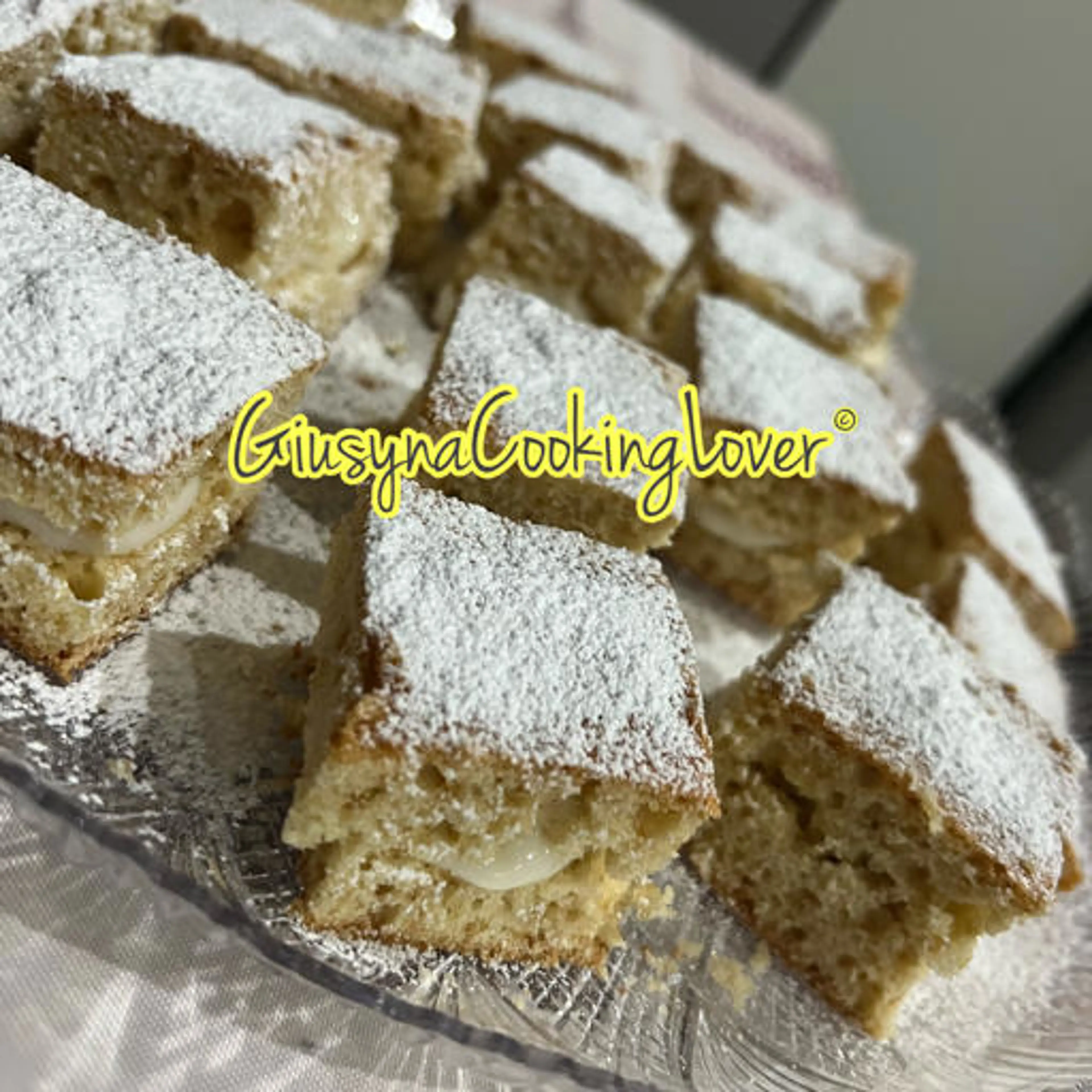 Squares with lemon cream