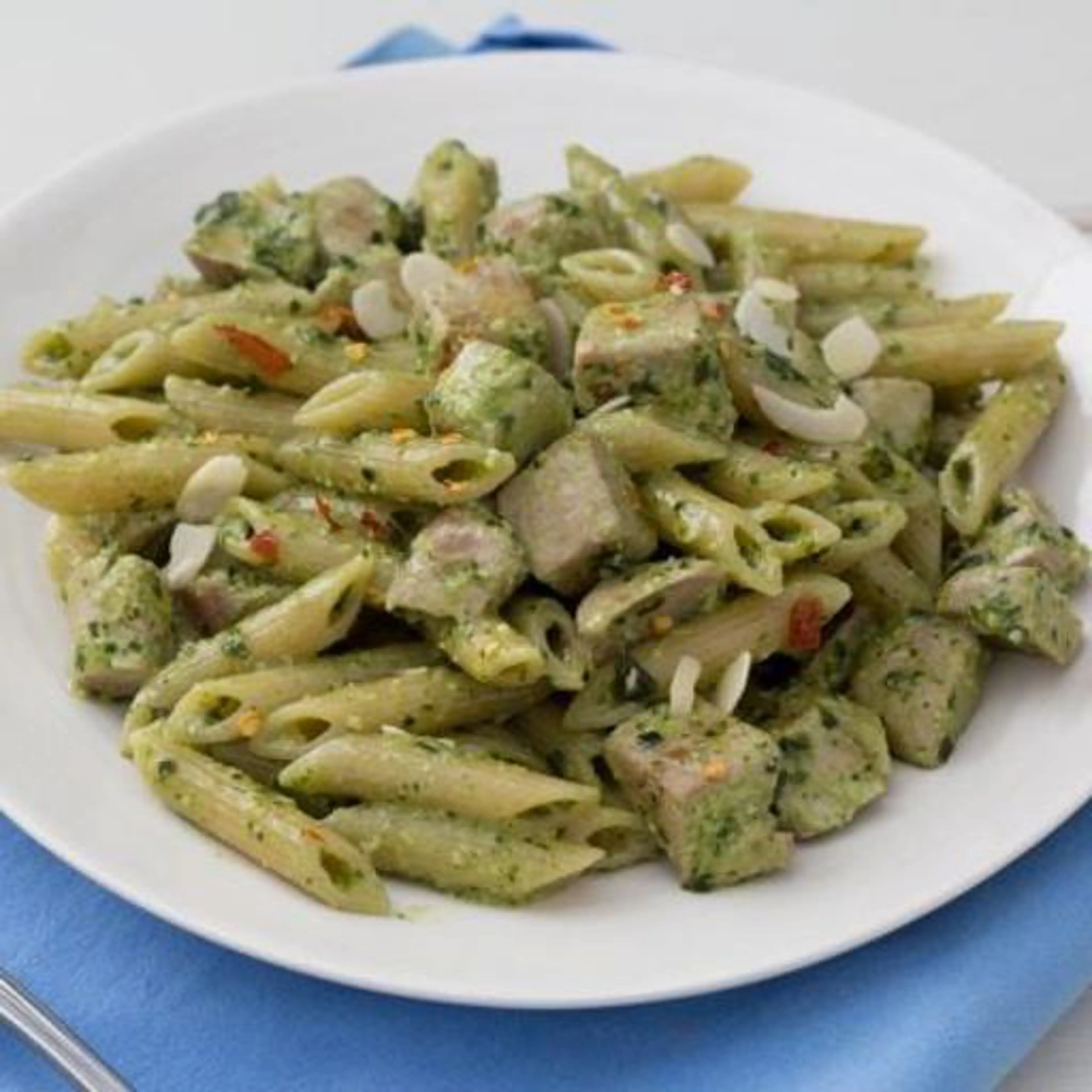 Pasta with pesto and fresh tuna