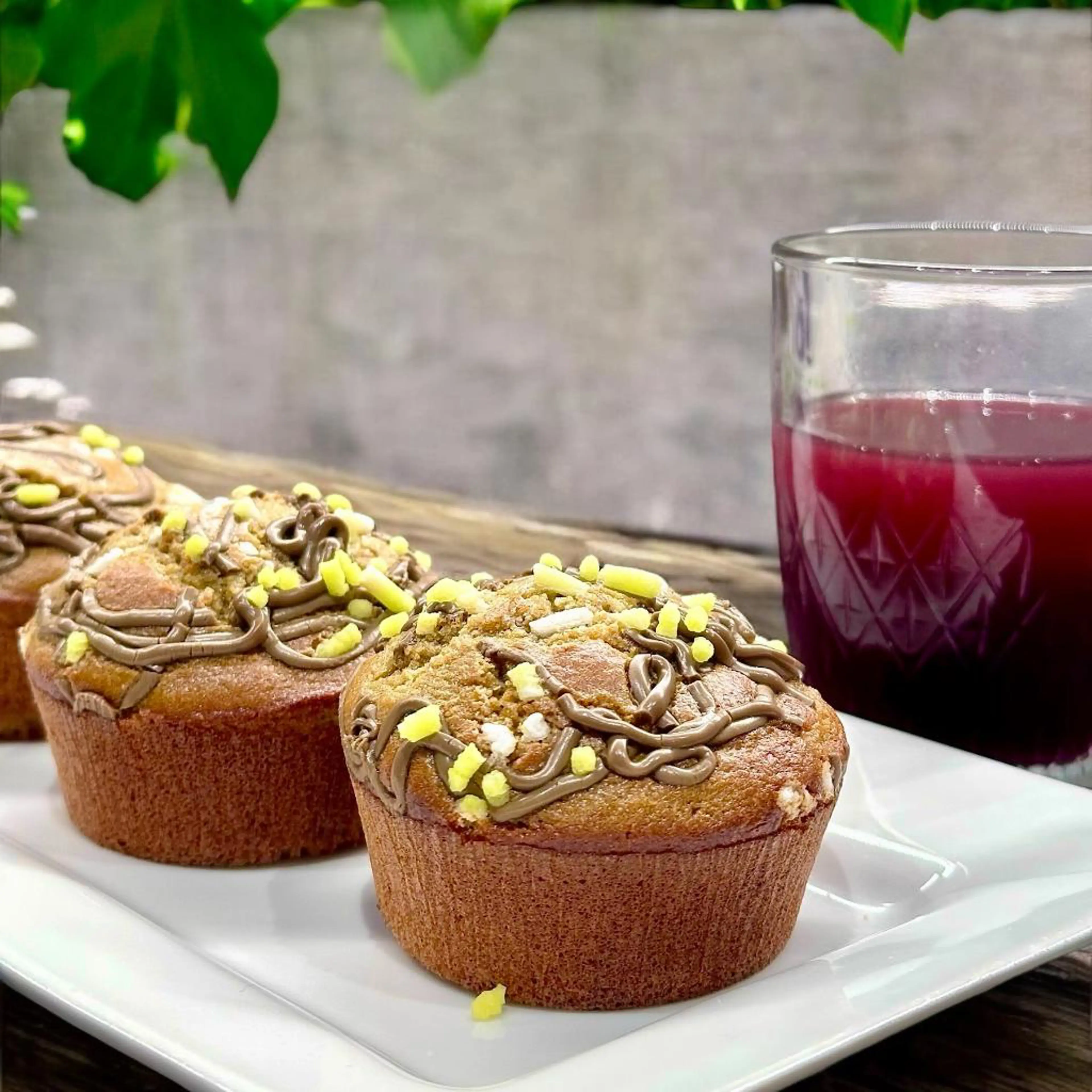 Gluten-free muffins with pistachio cream