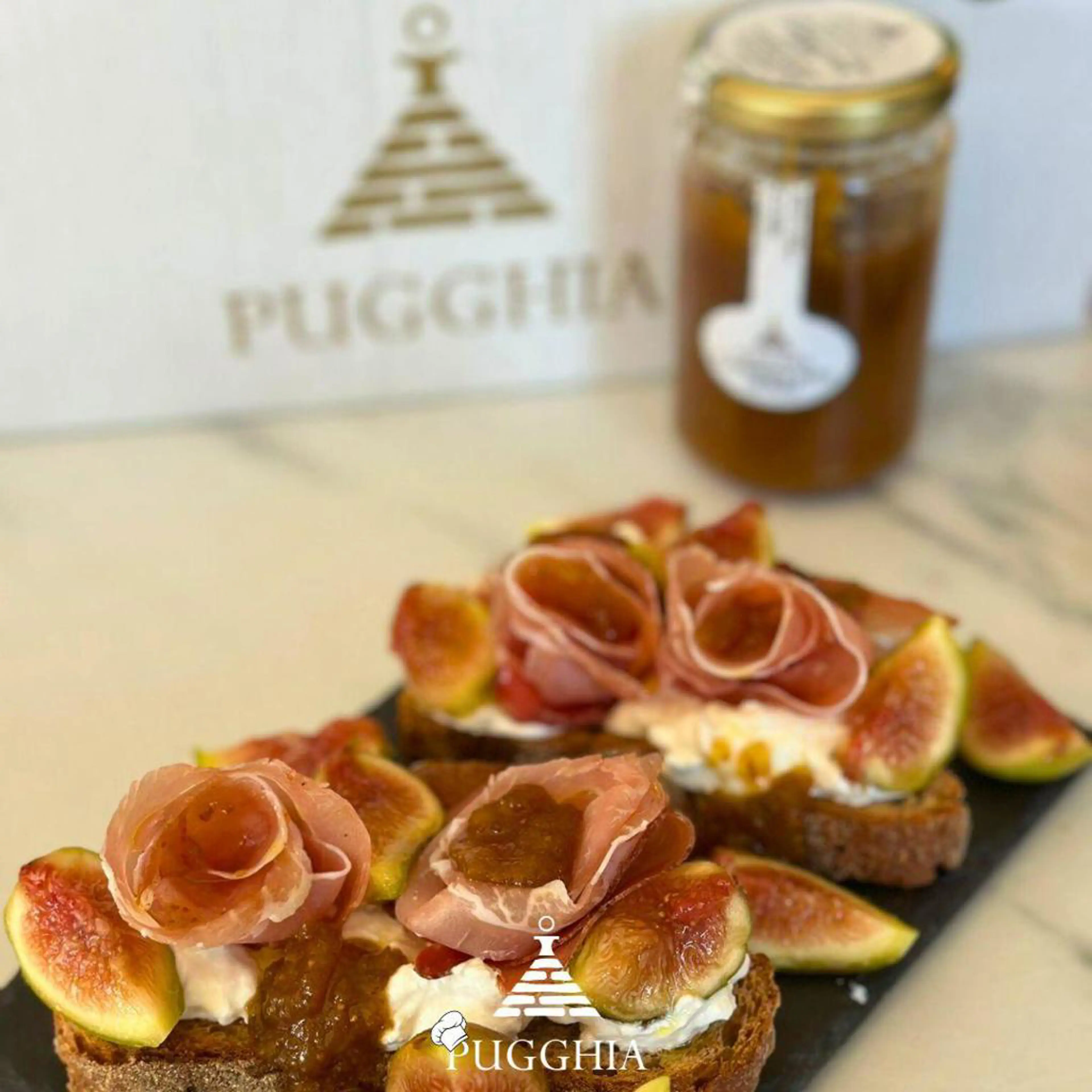 Bruschettoni con burrata, speck e confettura di fichi