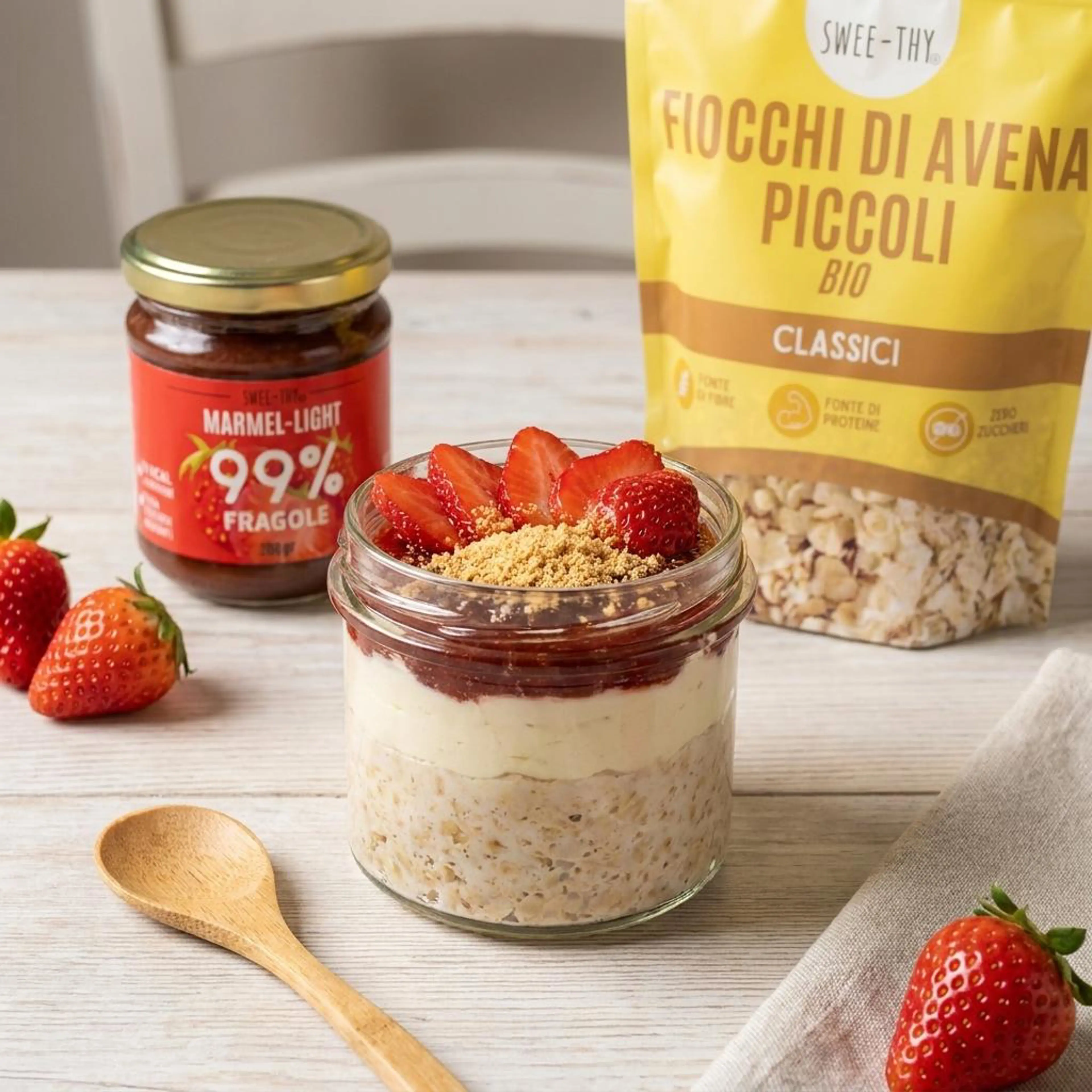 Strawberry overnight cheesecake (anti-bloating, high-protein, lactose-free)