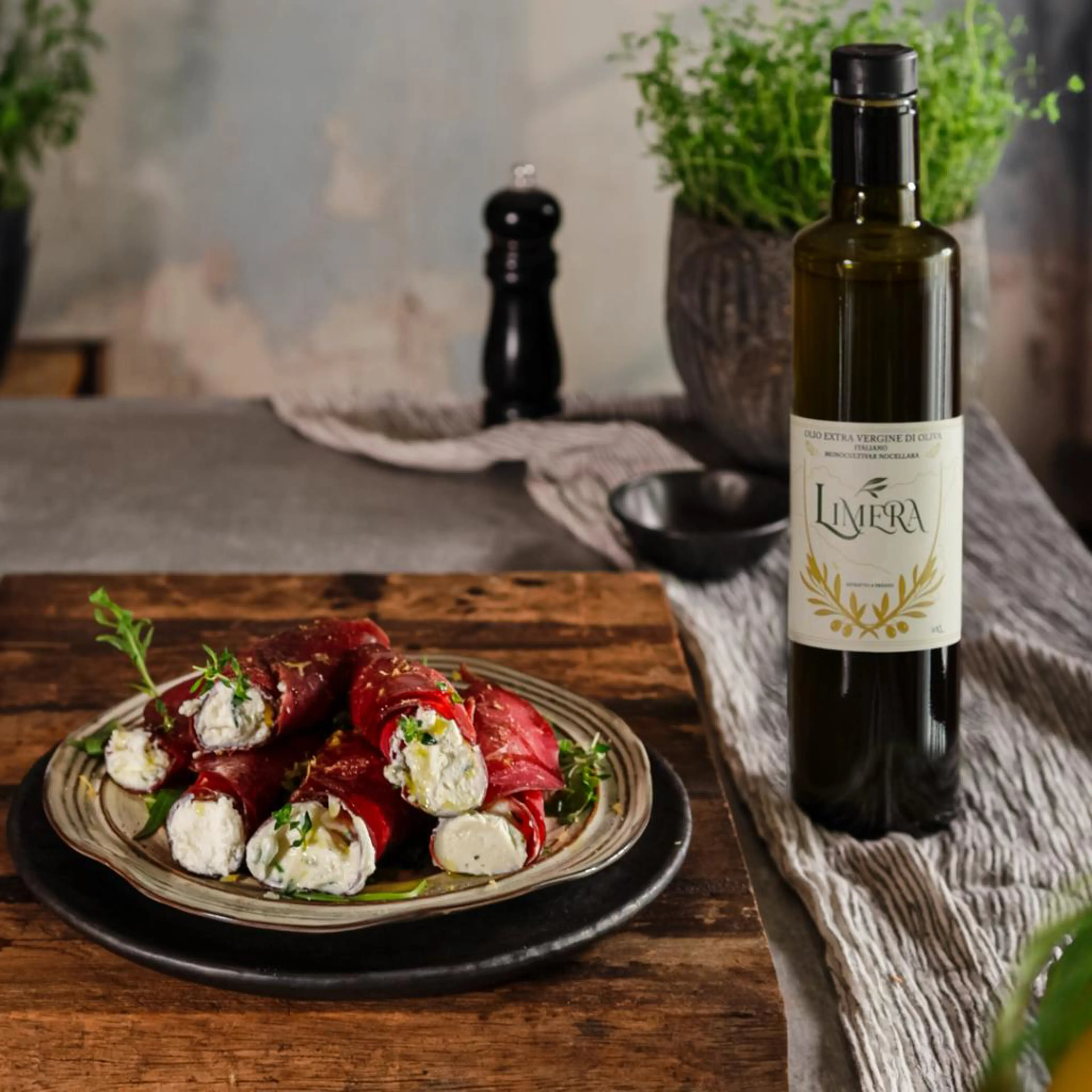 Bresaola rolls with ricotta