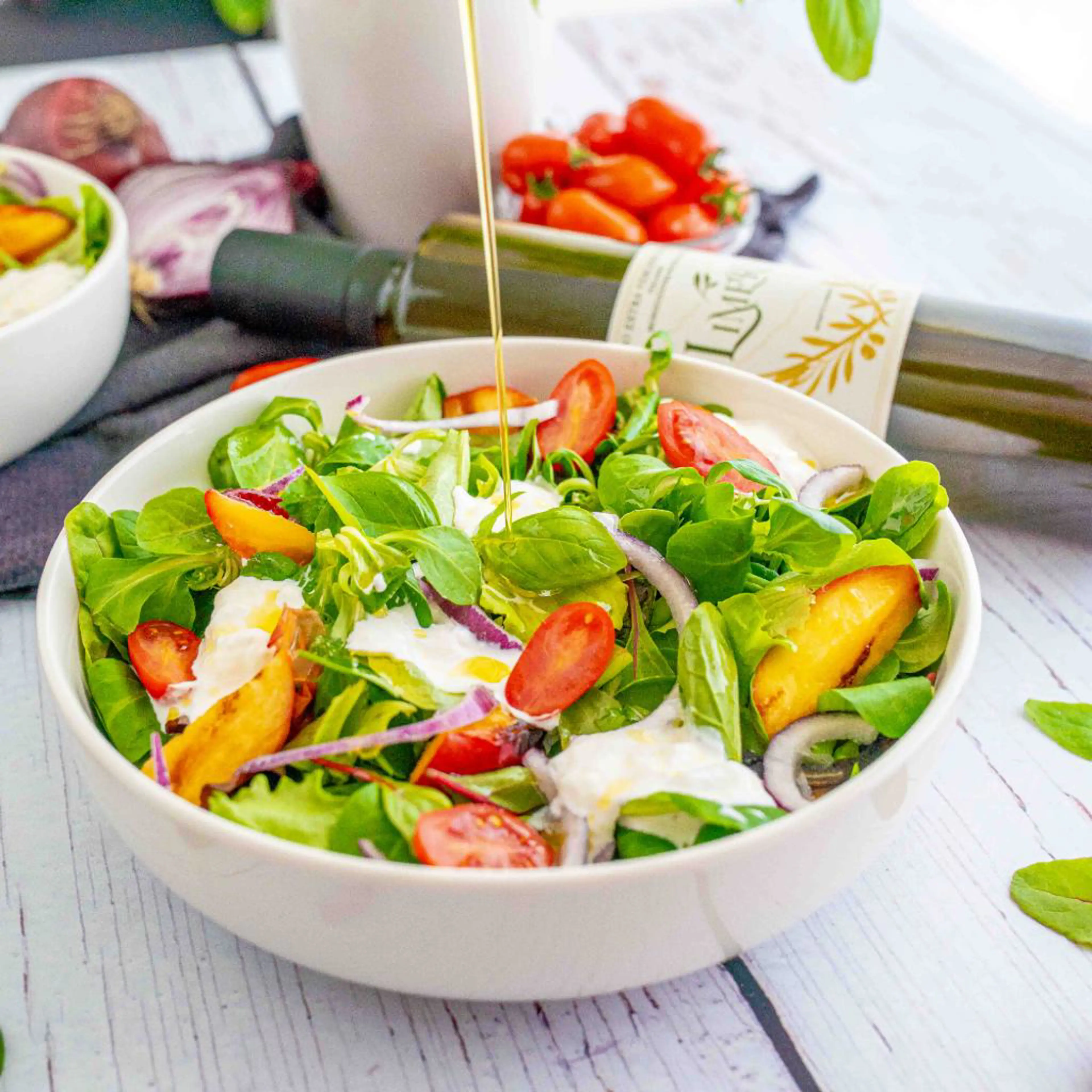 Salad with grilled peaches