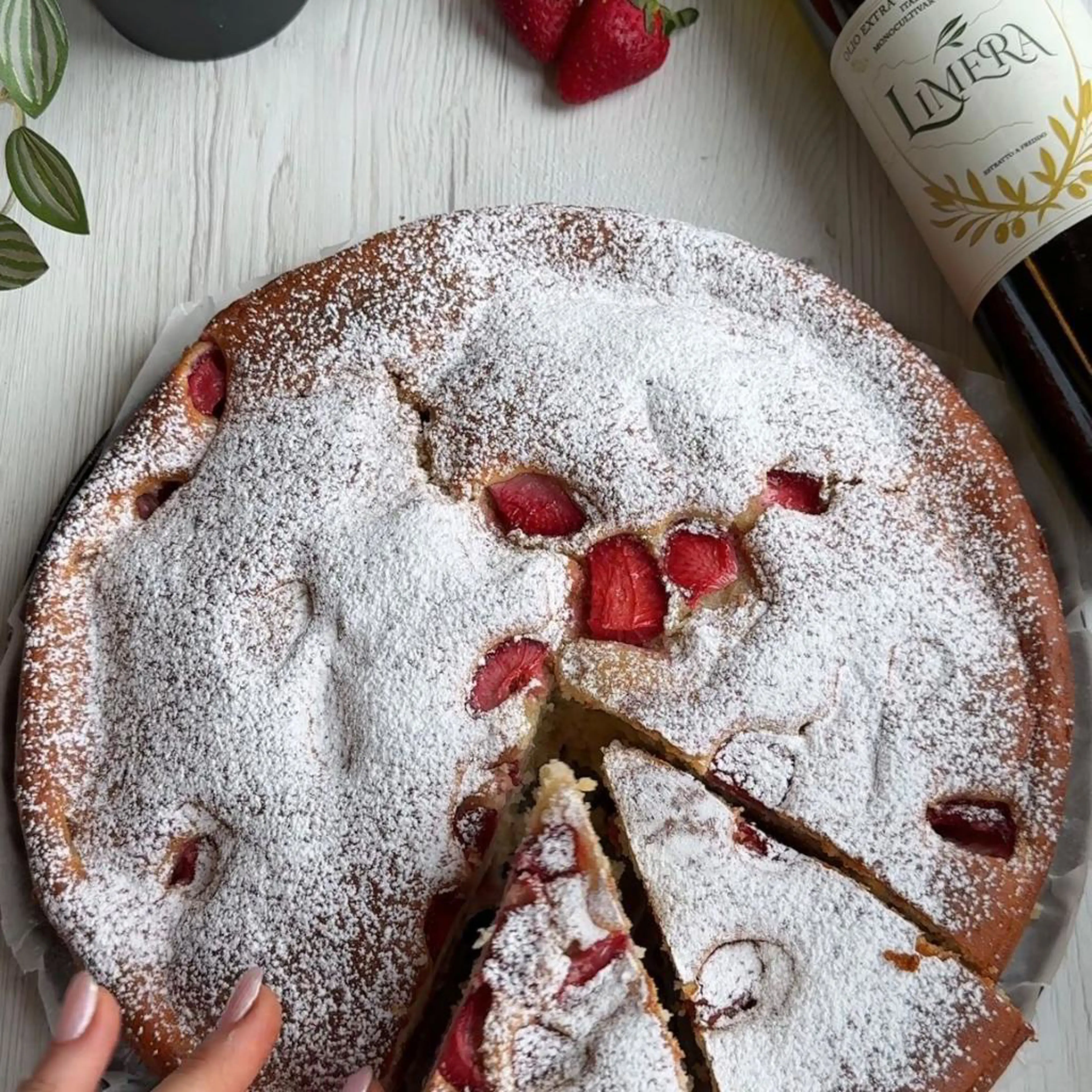 Soft strawberry and yogurt cake