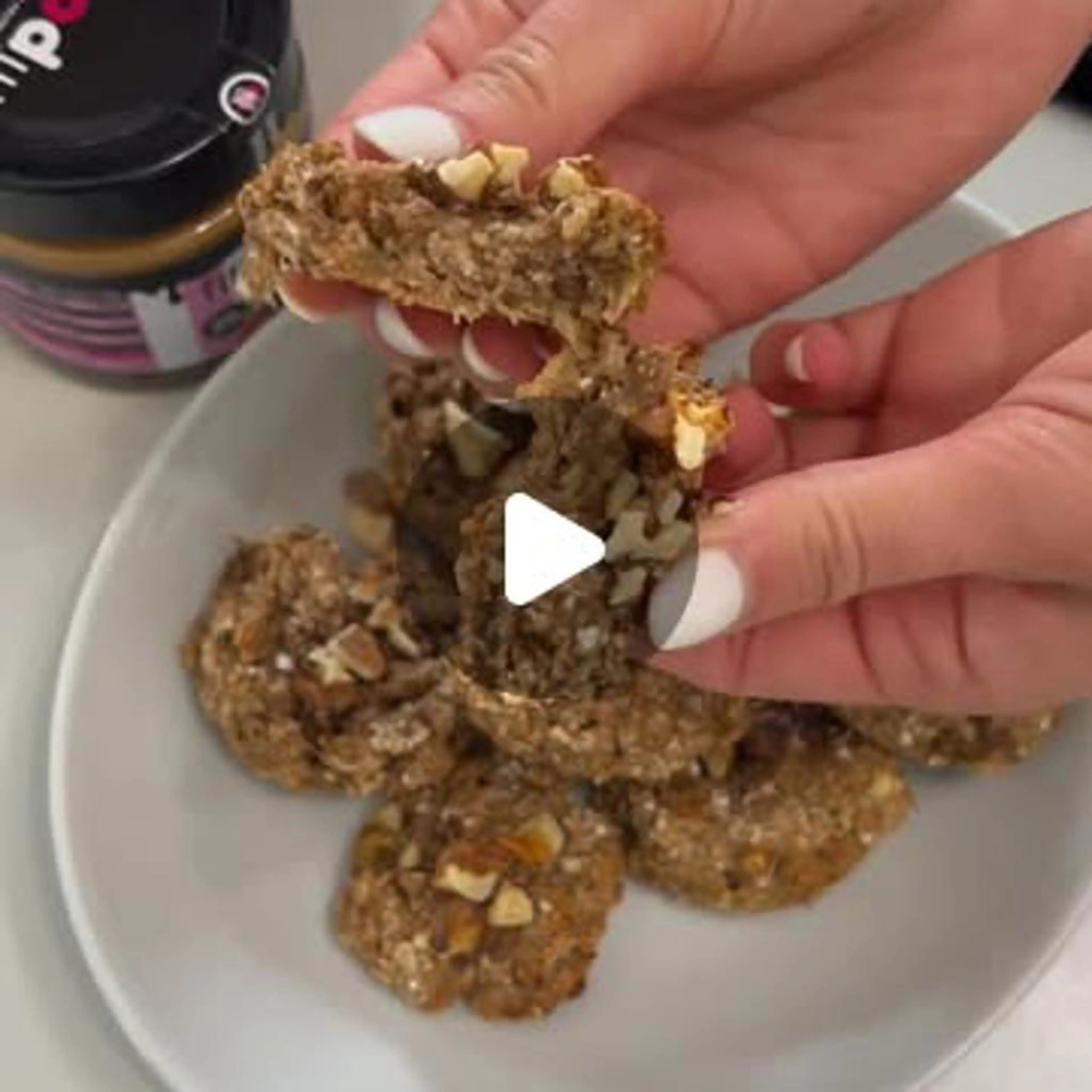 Oat, banana and peanut butter cookies