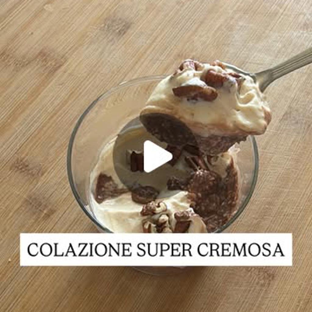 Overnight oats cremosi con yogurt greco, caramello e noci pecan
