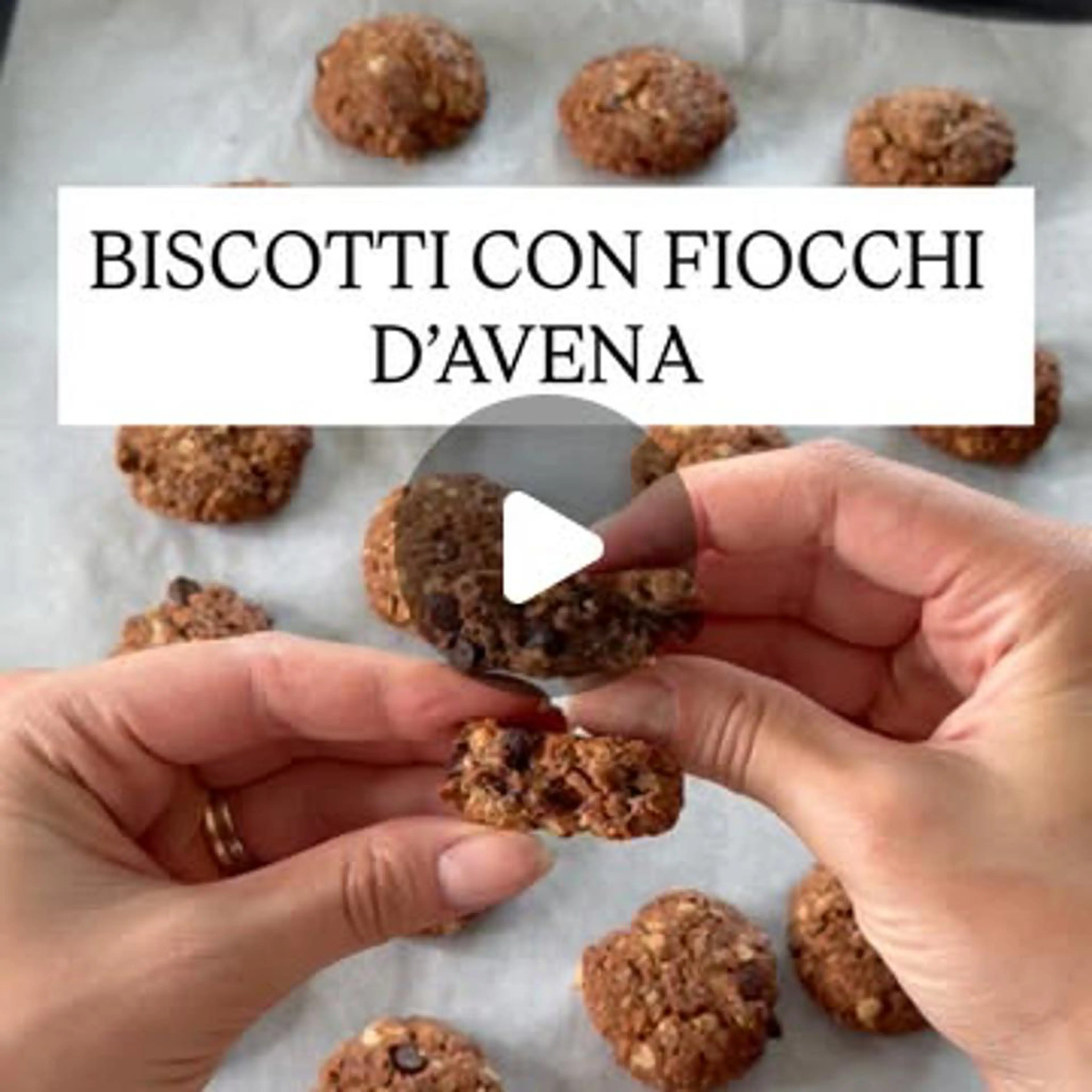 Biscoitos macios de aveia e gotas de chocolate