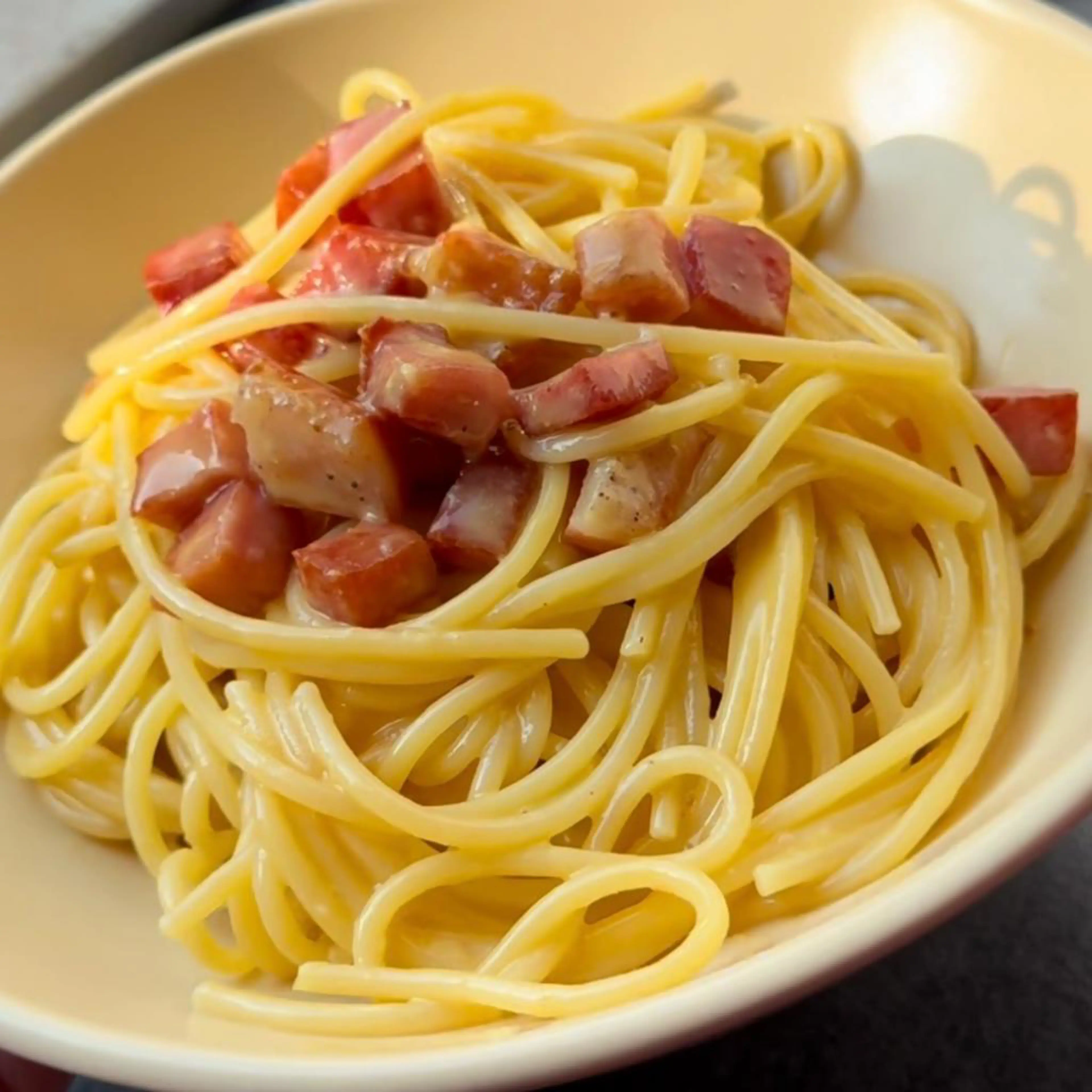 Pasta med äggulor, parmigiano och lagrad lonza