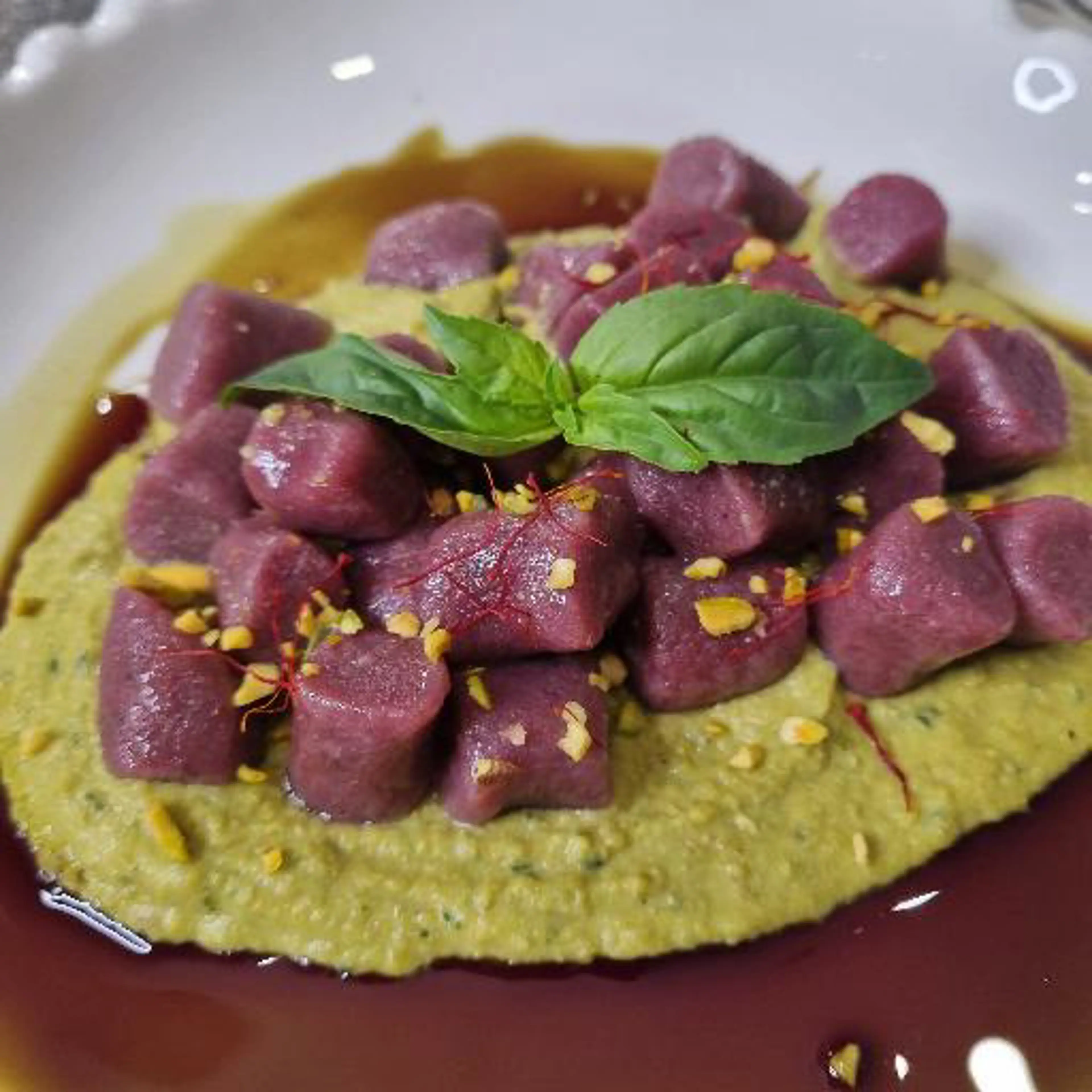 Pink gnocchetti with pea and pistachio cream