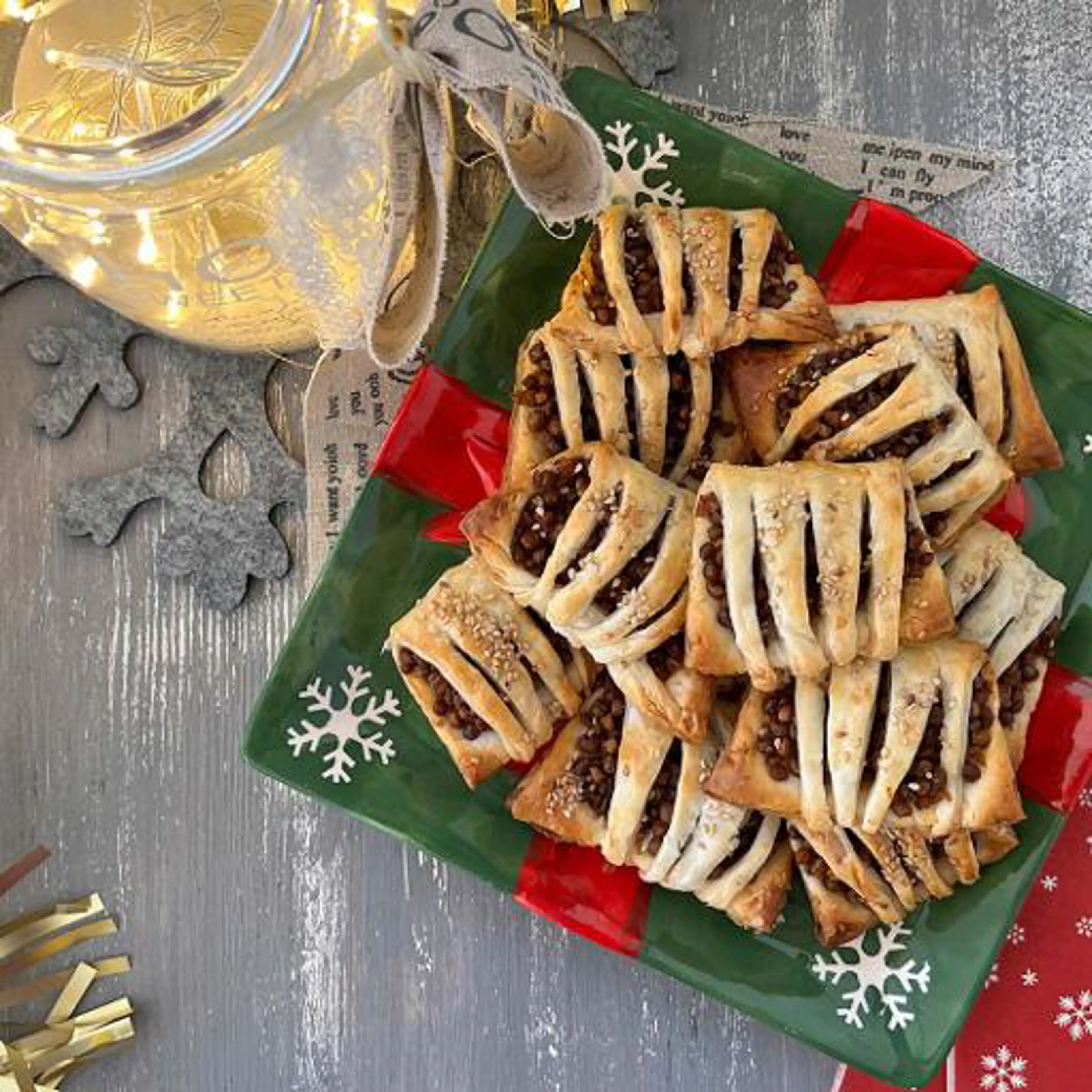 Puff pastry fans with lentils