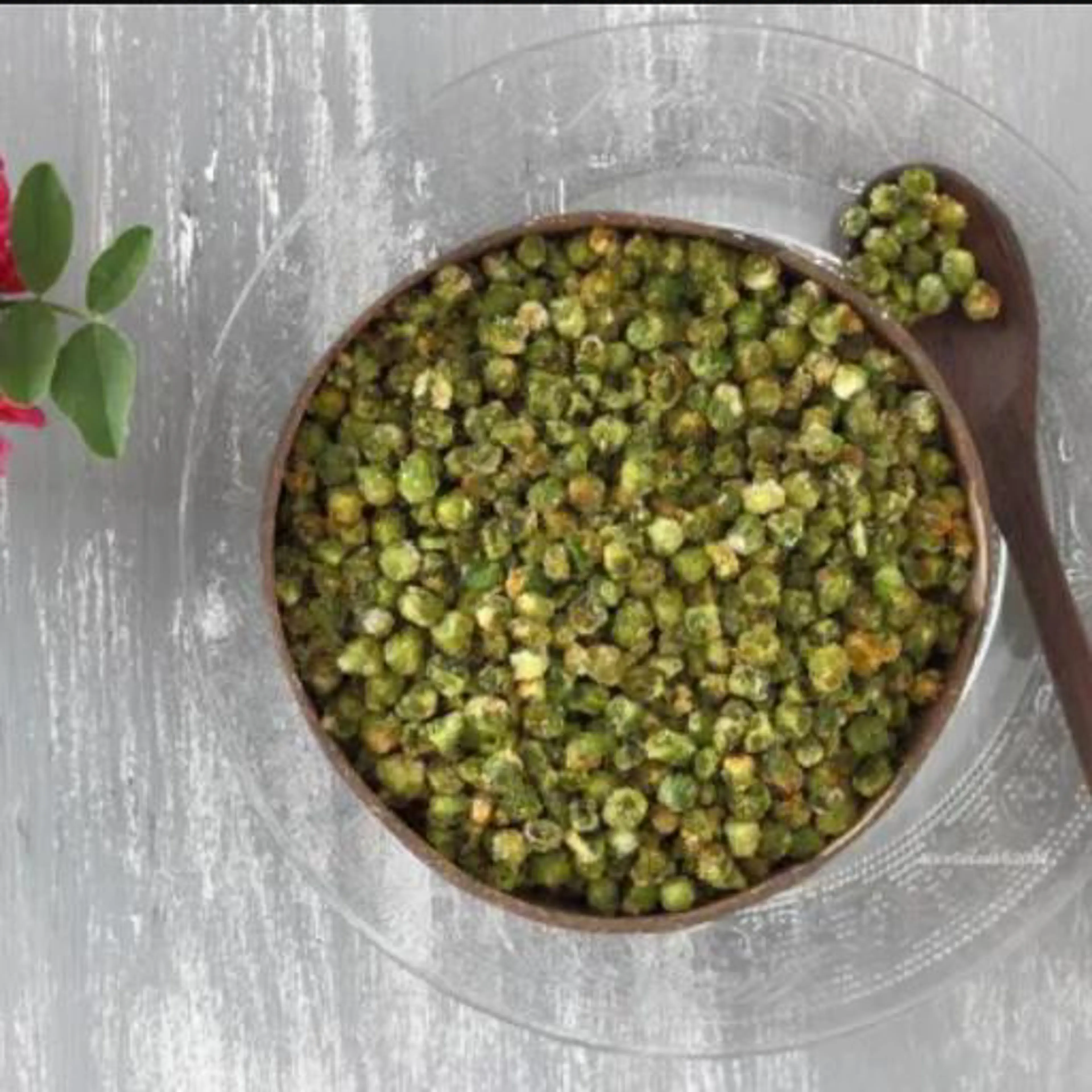 Crispy baked peas