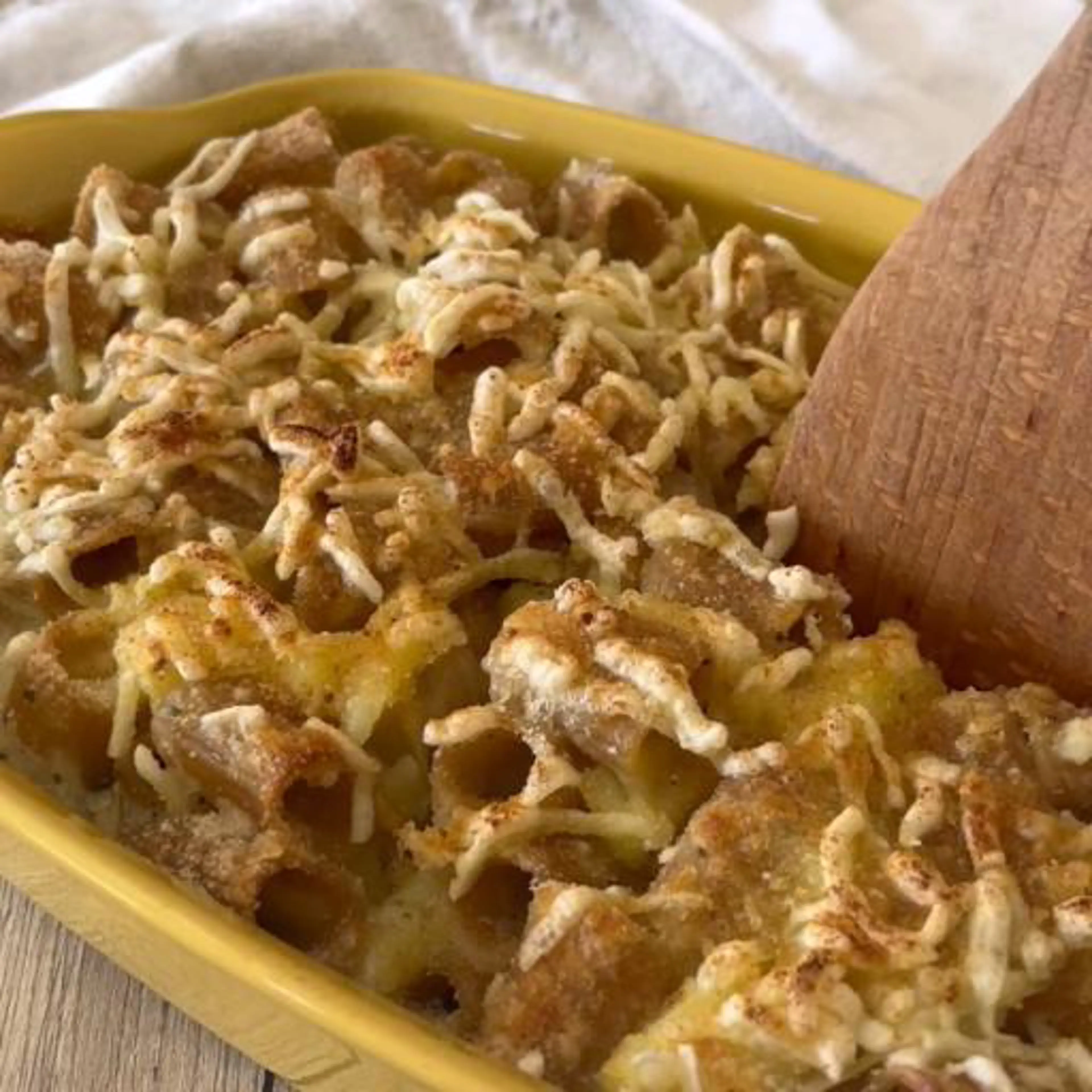 Im Ofen überbackene Pasta mit Kartoffeln