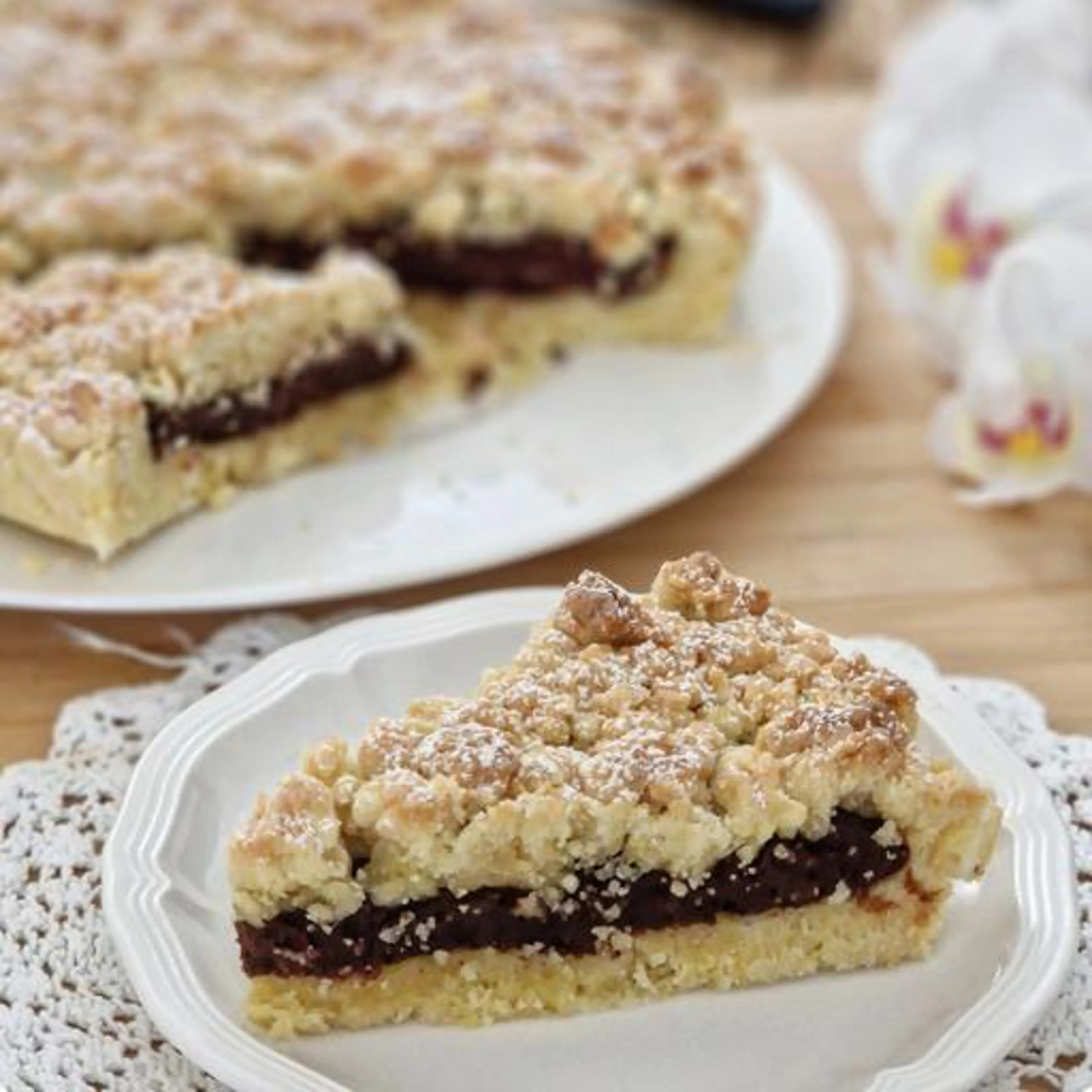 Crumbly tart with chocolate cream