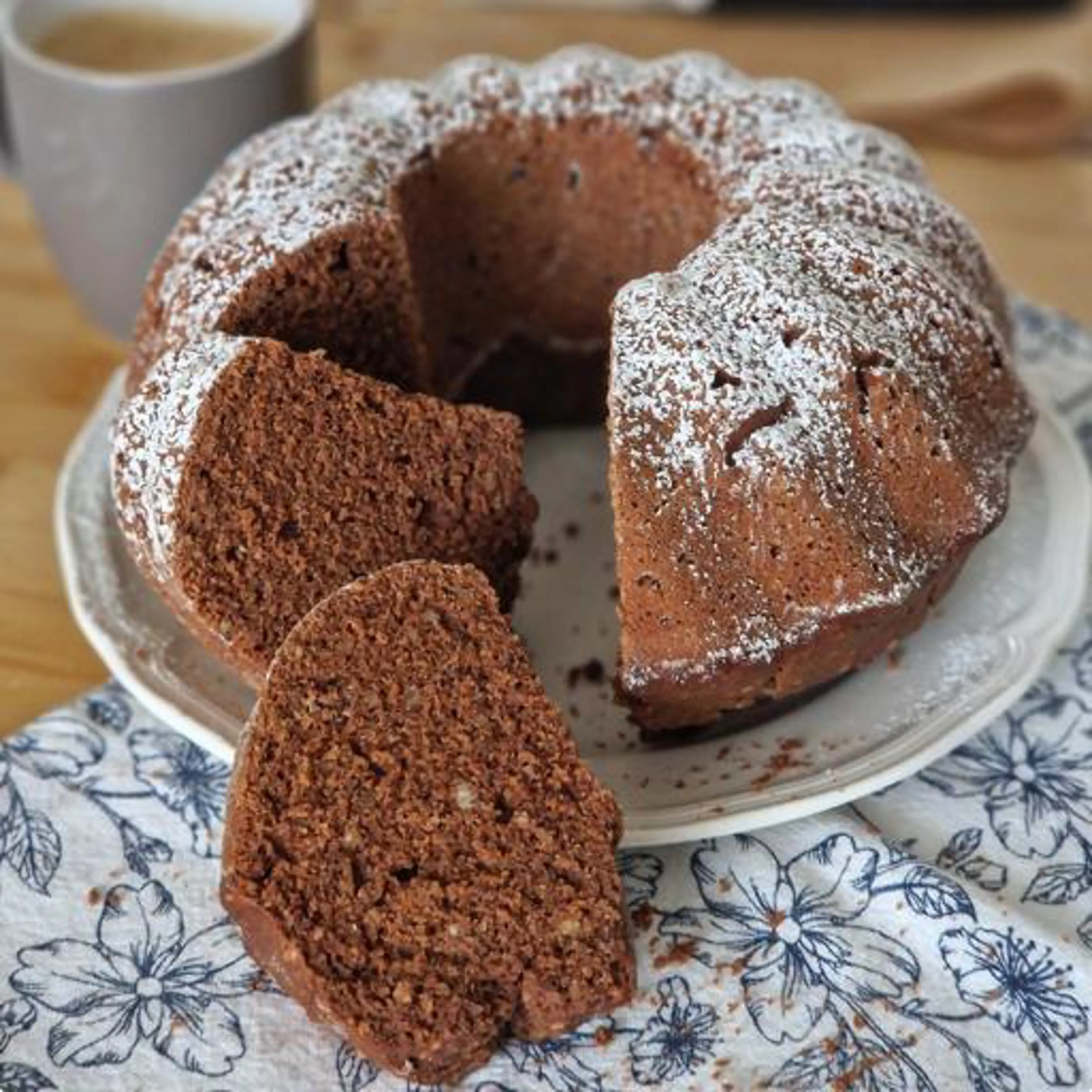 Vegan chocolate ring cake
