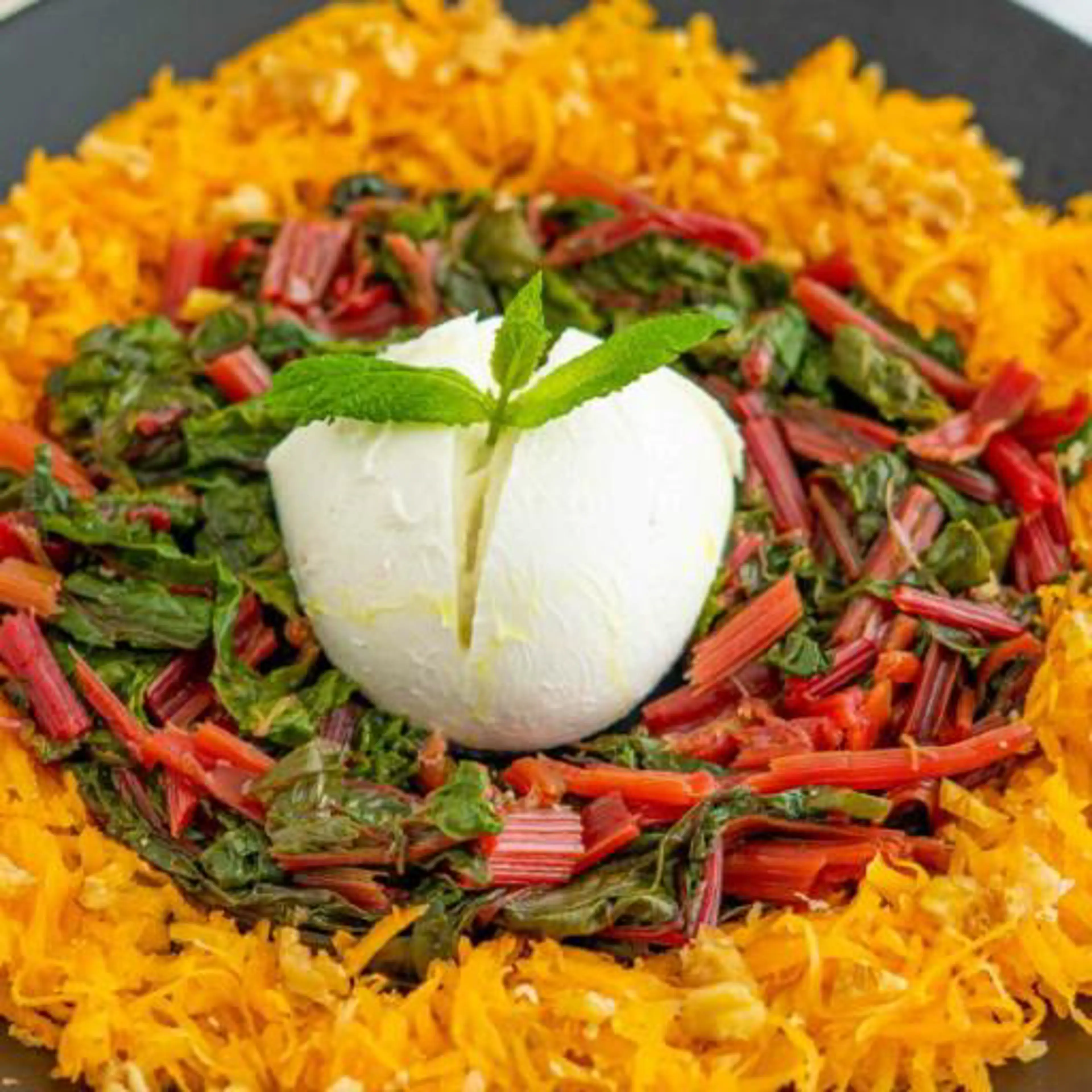 Frischer Büffelmozzarella-Salat mit frischem Basilikumduft