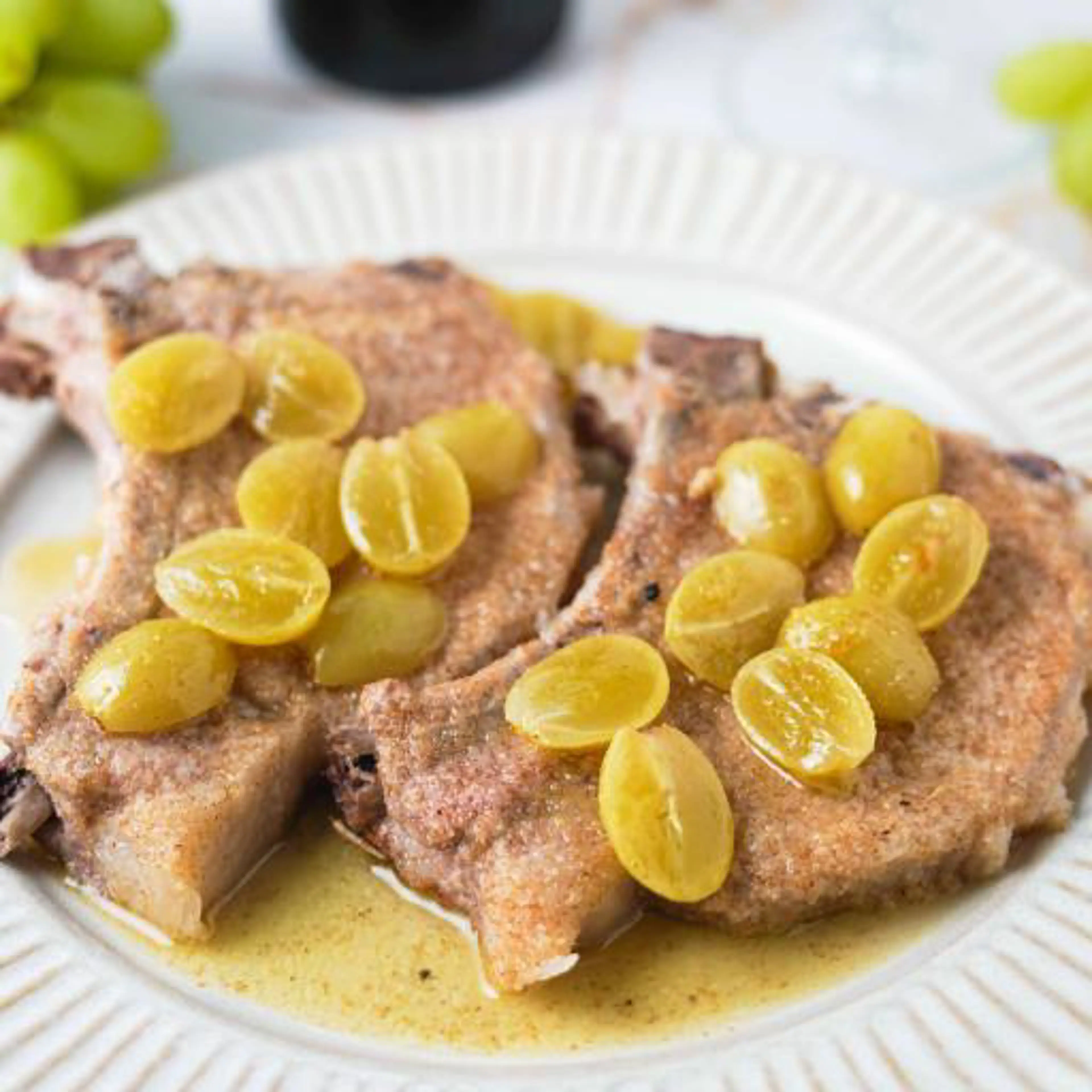 Chuletas de cerdo con uva