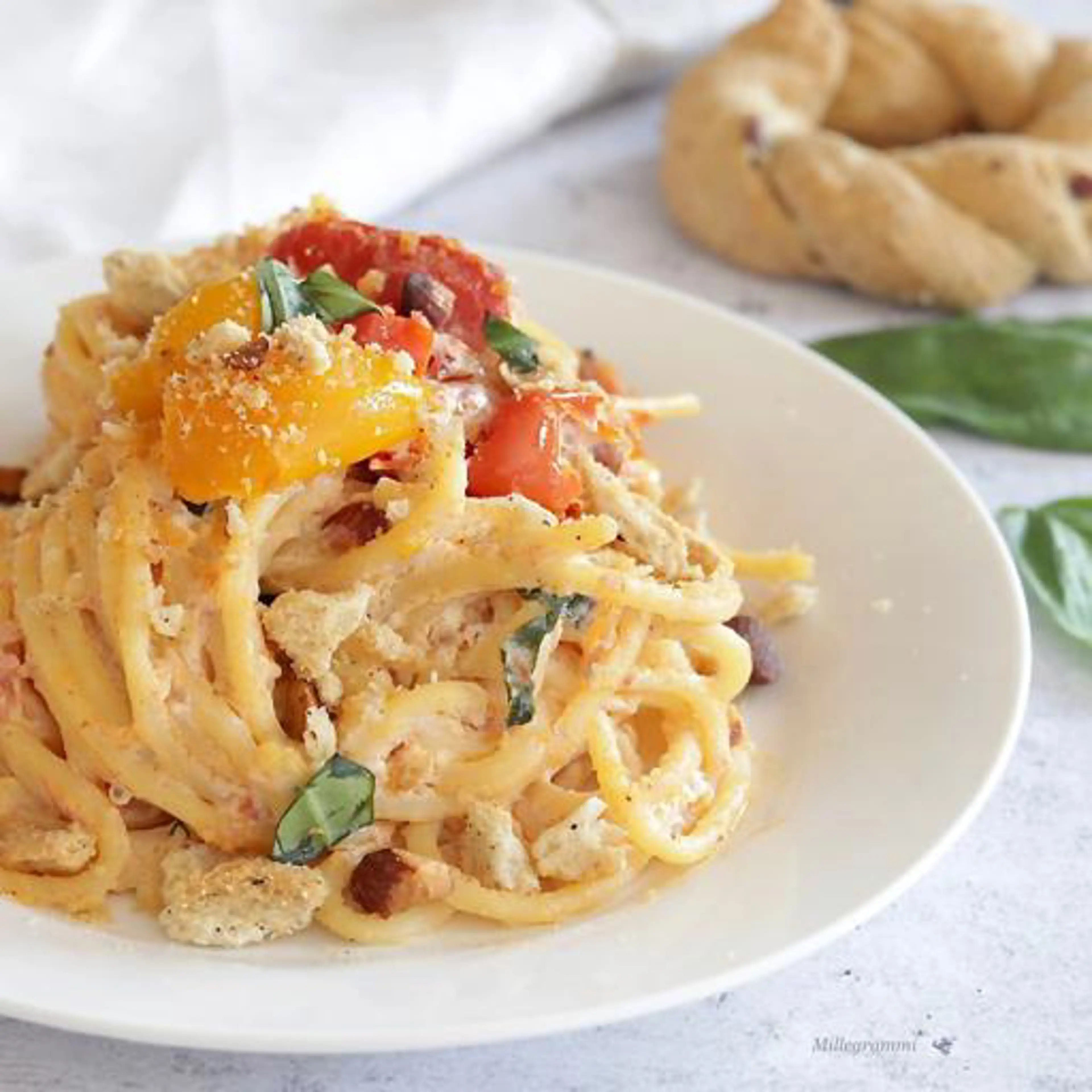 Spaghetti met cherrytomaten, ricotta en verkruimelde tarallo
