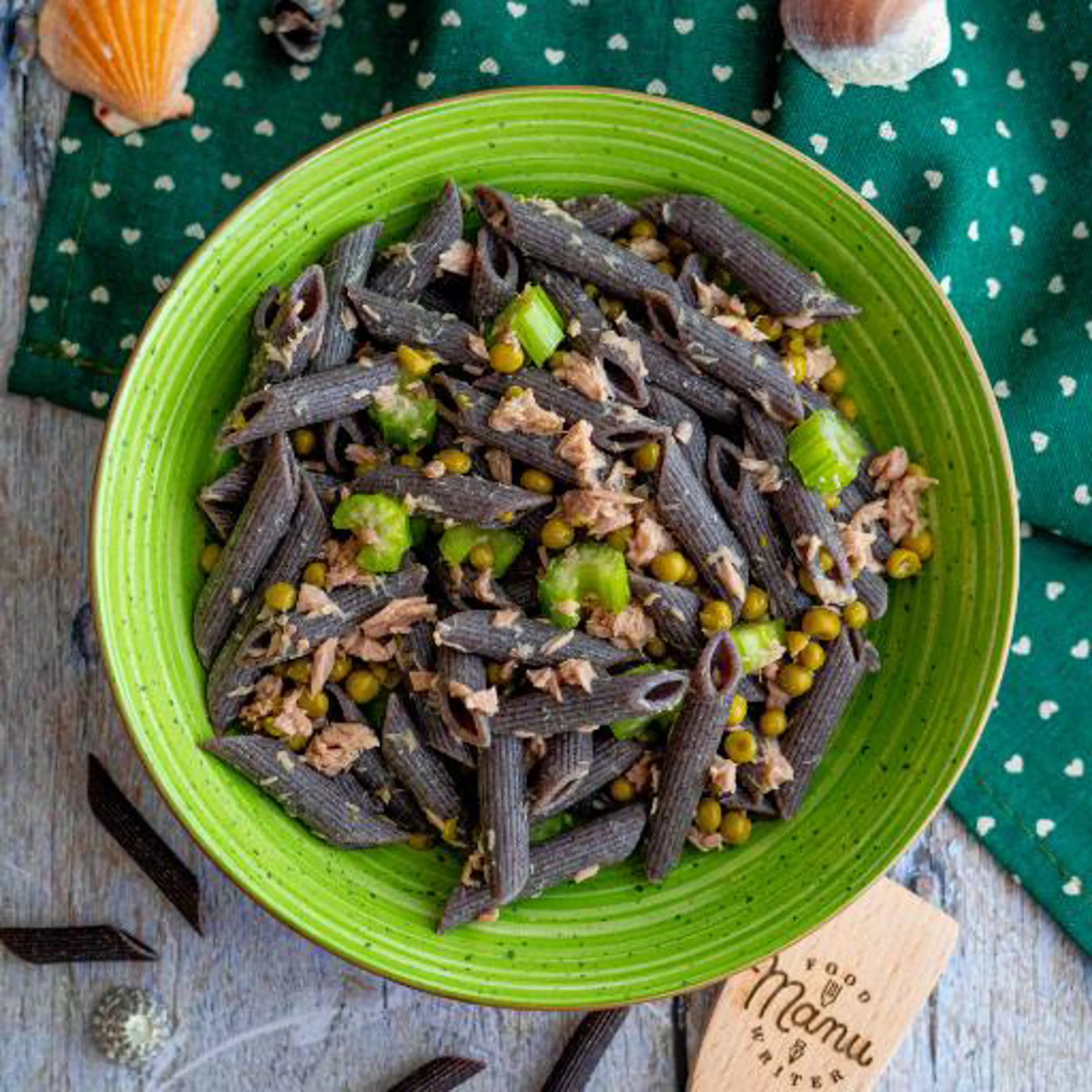 Penne venere al tonno