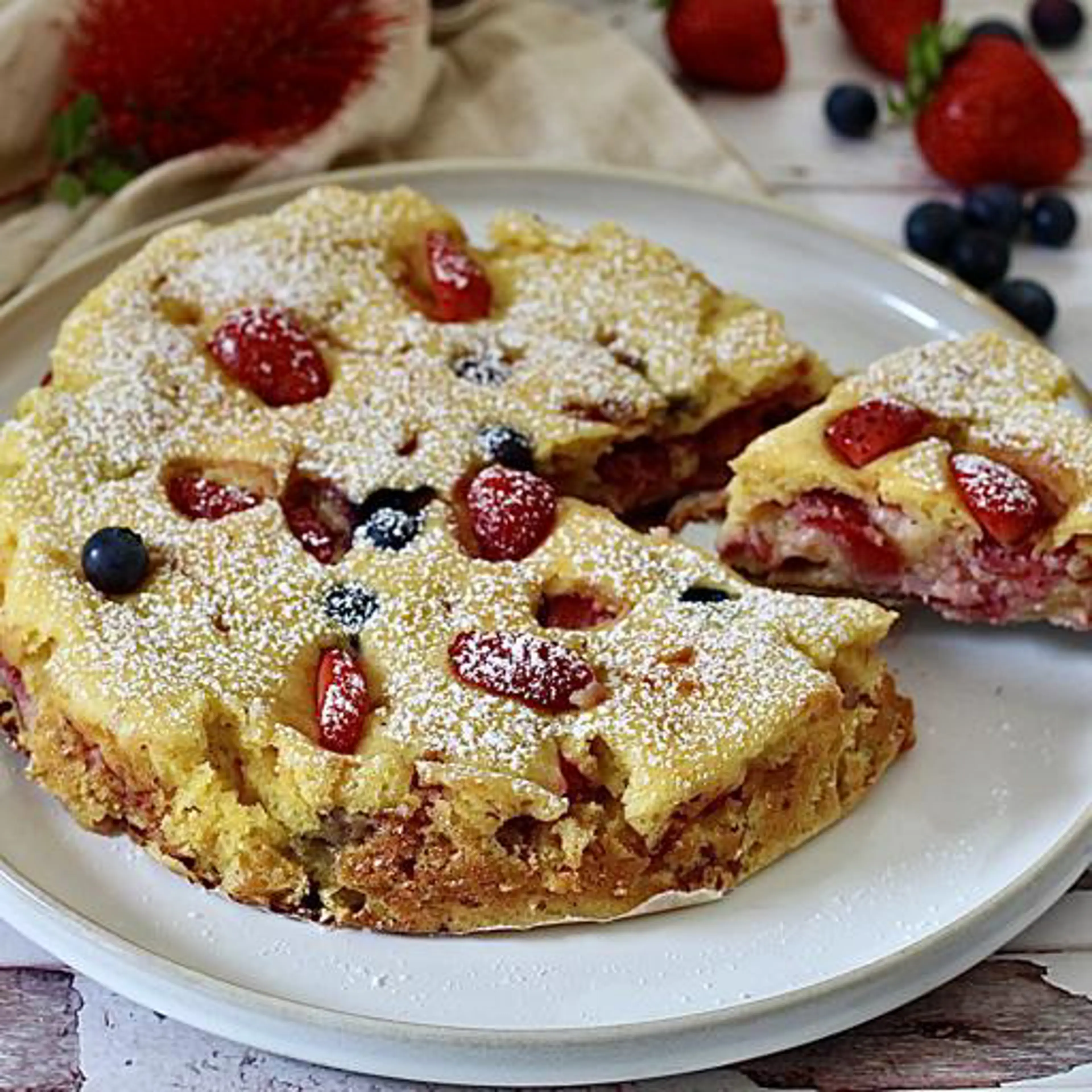 Soft strawberry and blueberry cake