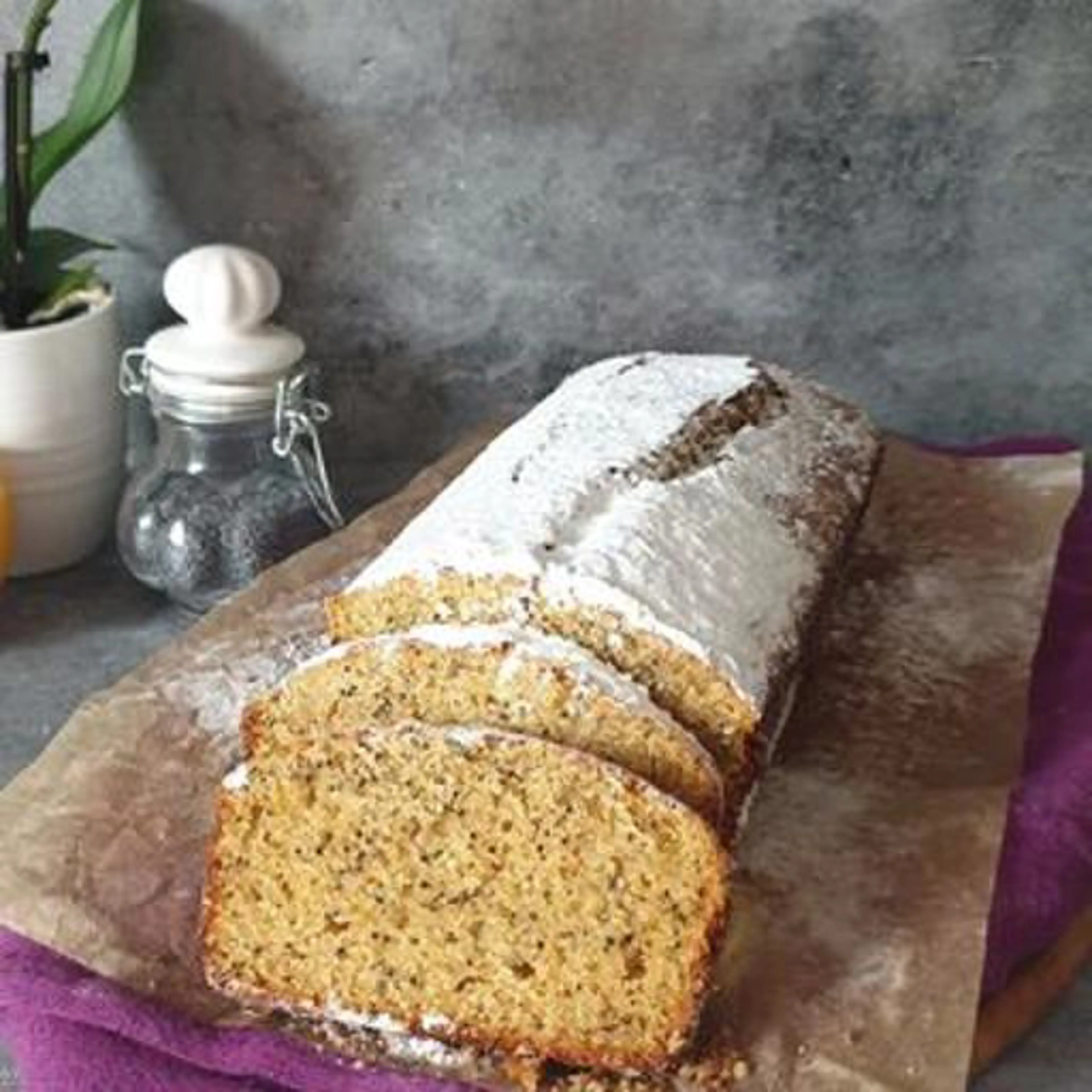 Tarta integral de yogur con limón y semillas de amapola