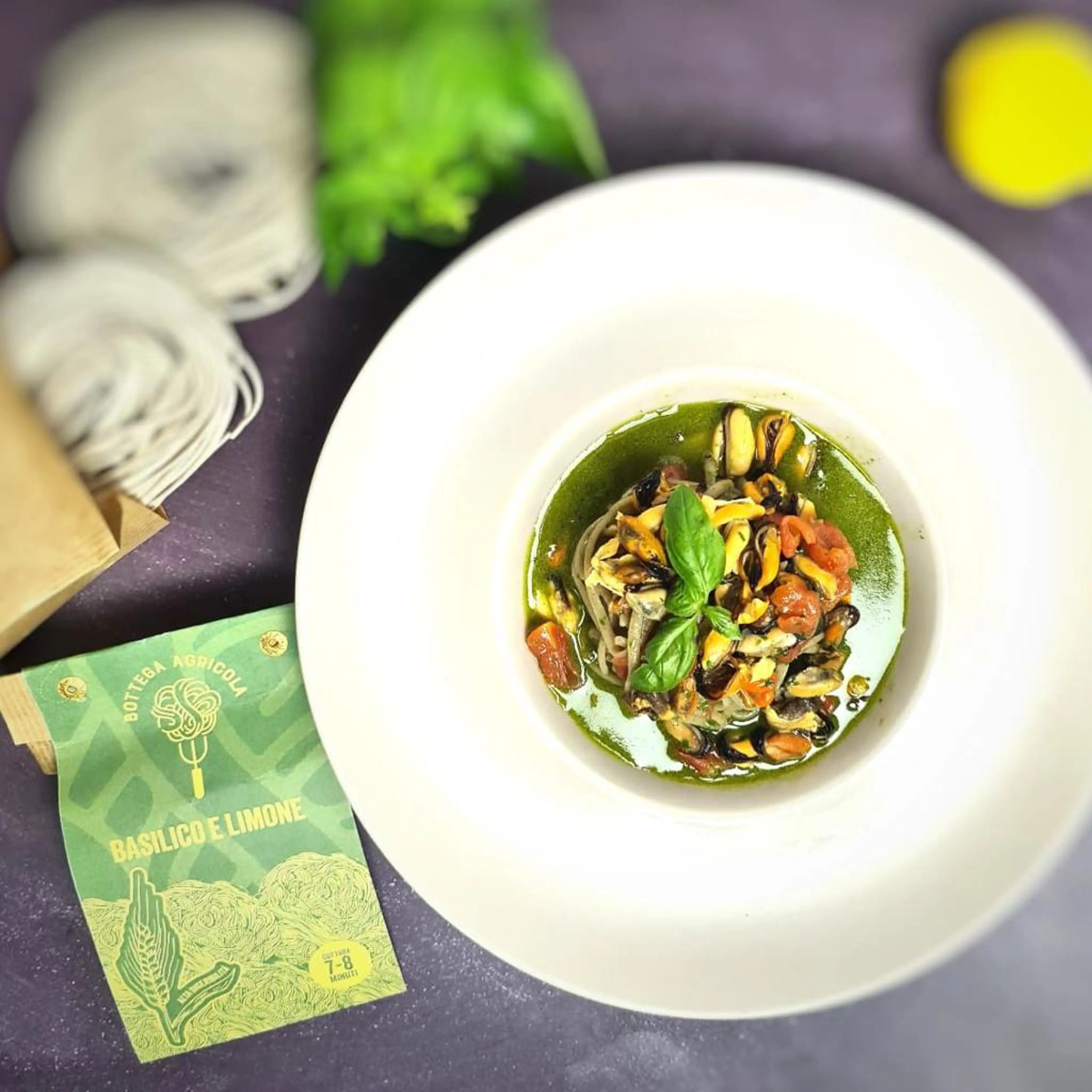 Linguine with basil and lemon with mussels