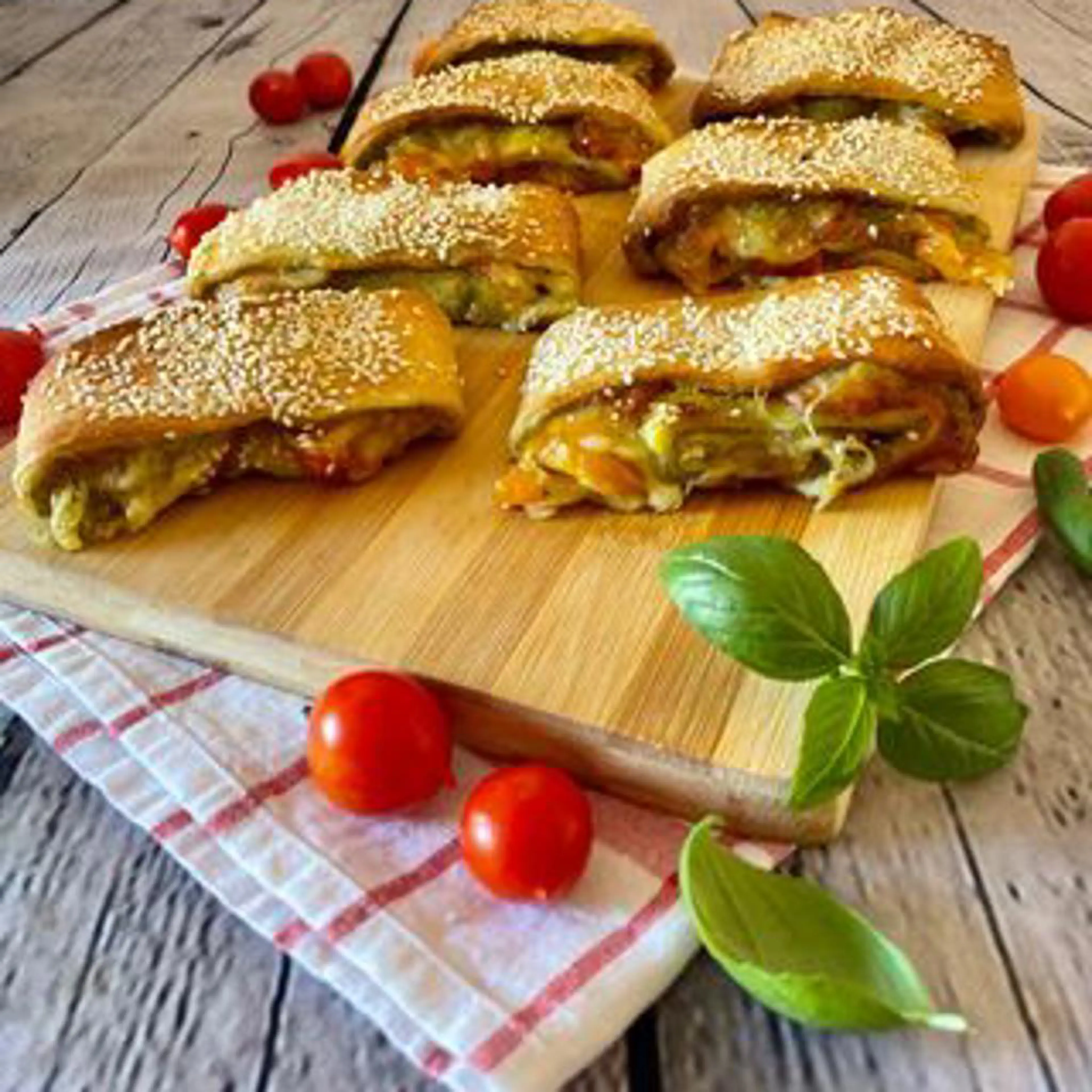 Filled pizza bites