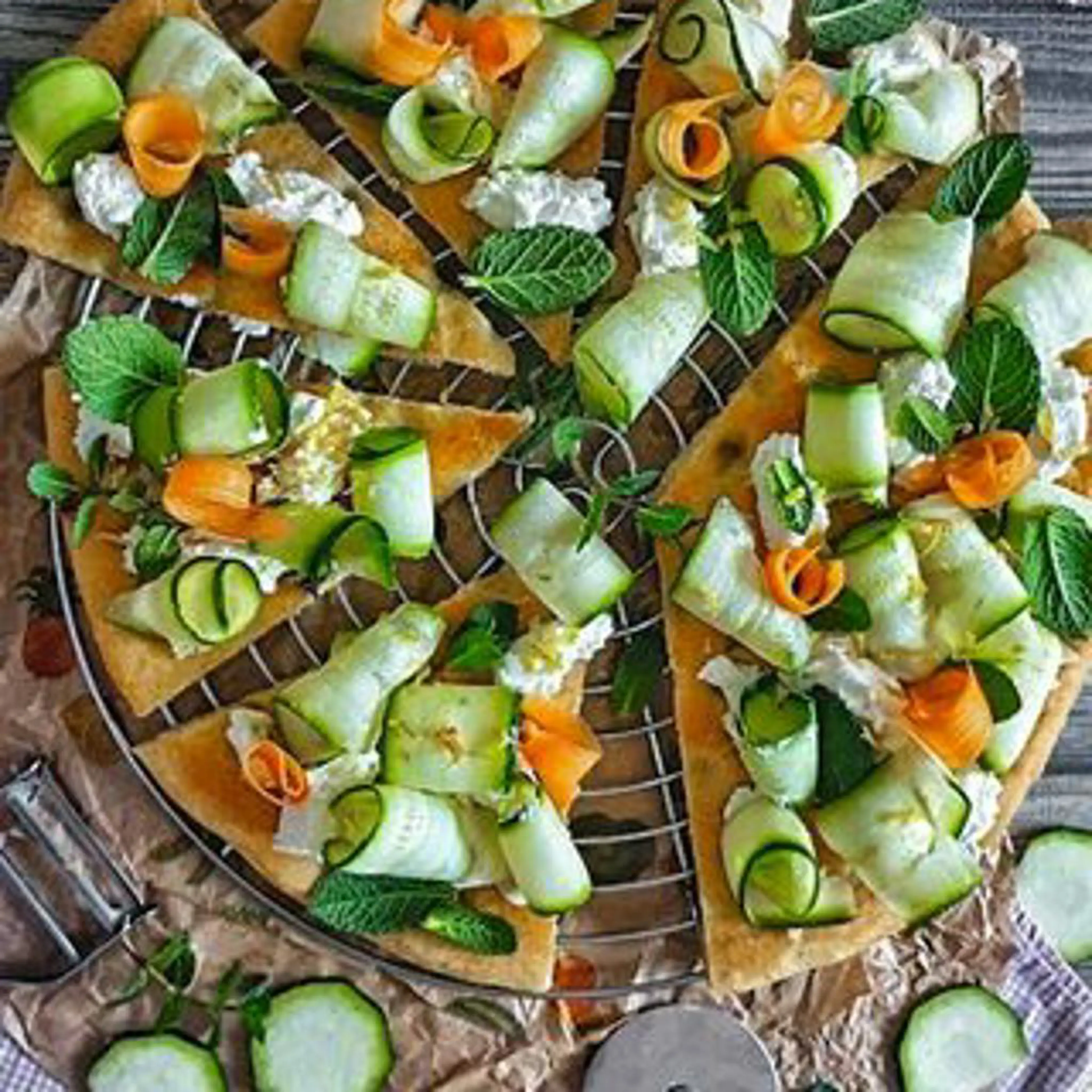 Garden vegetable pizza