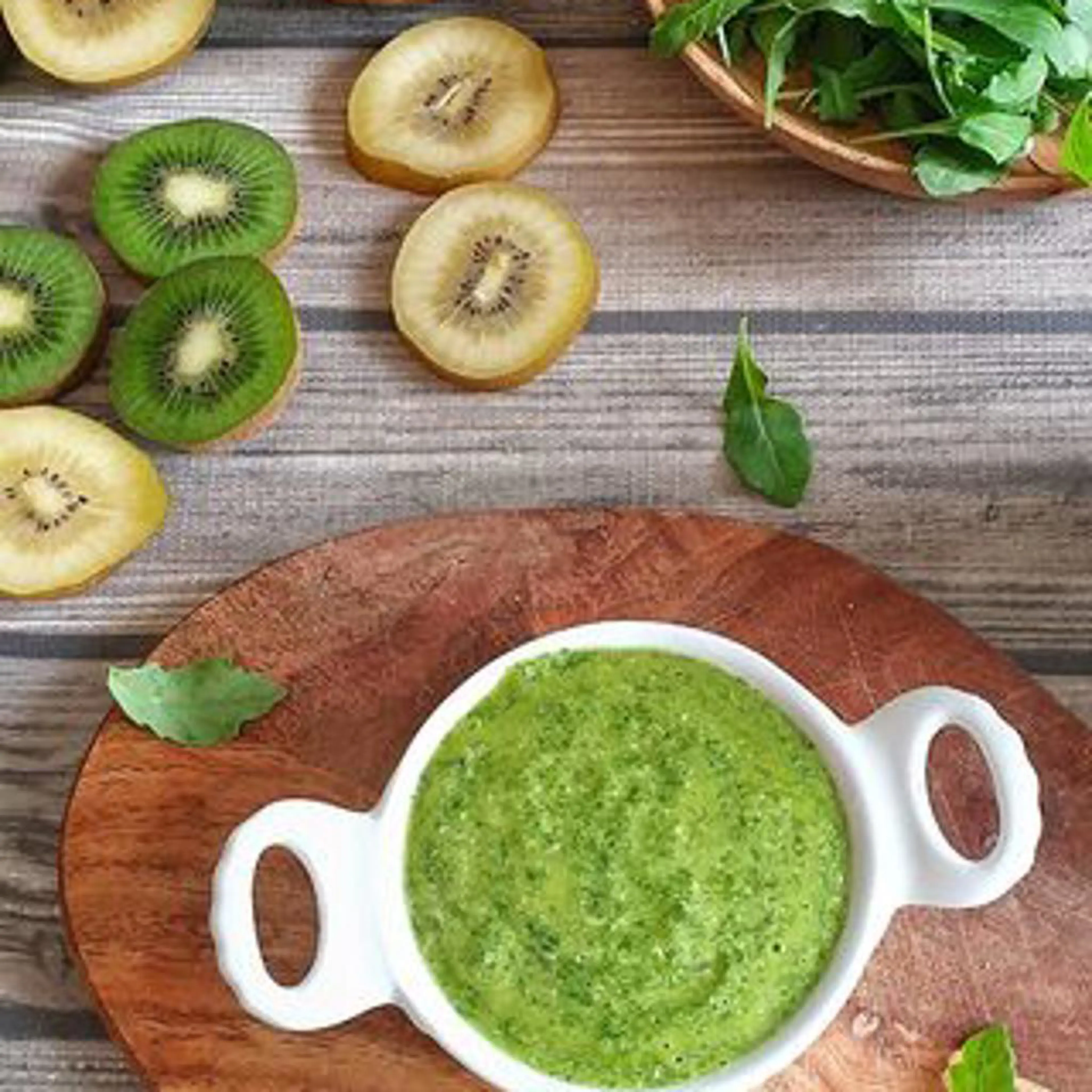 Kiwi and arugula pesto