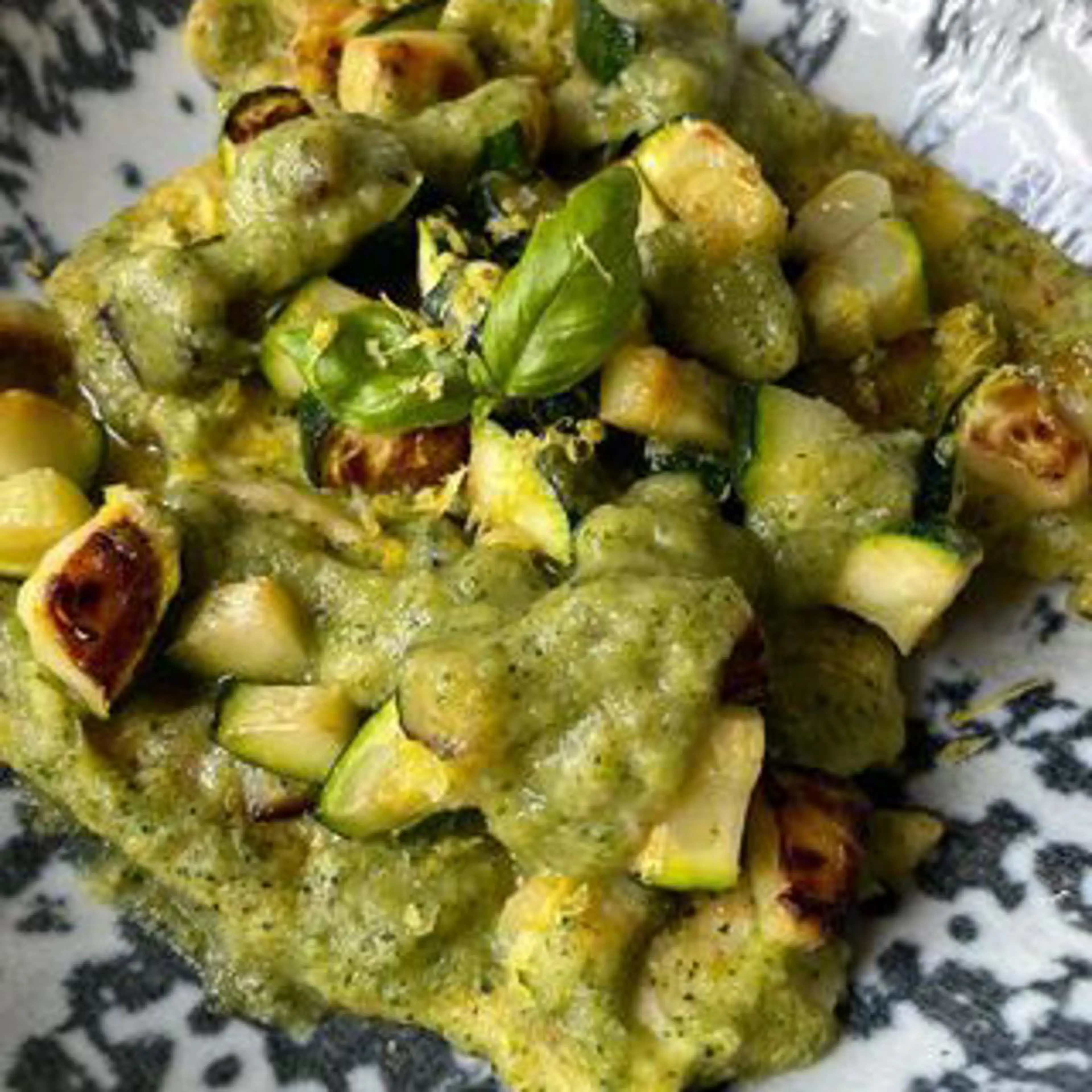 Chicken escalopes with zucchini and ultra-creamy lemon