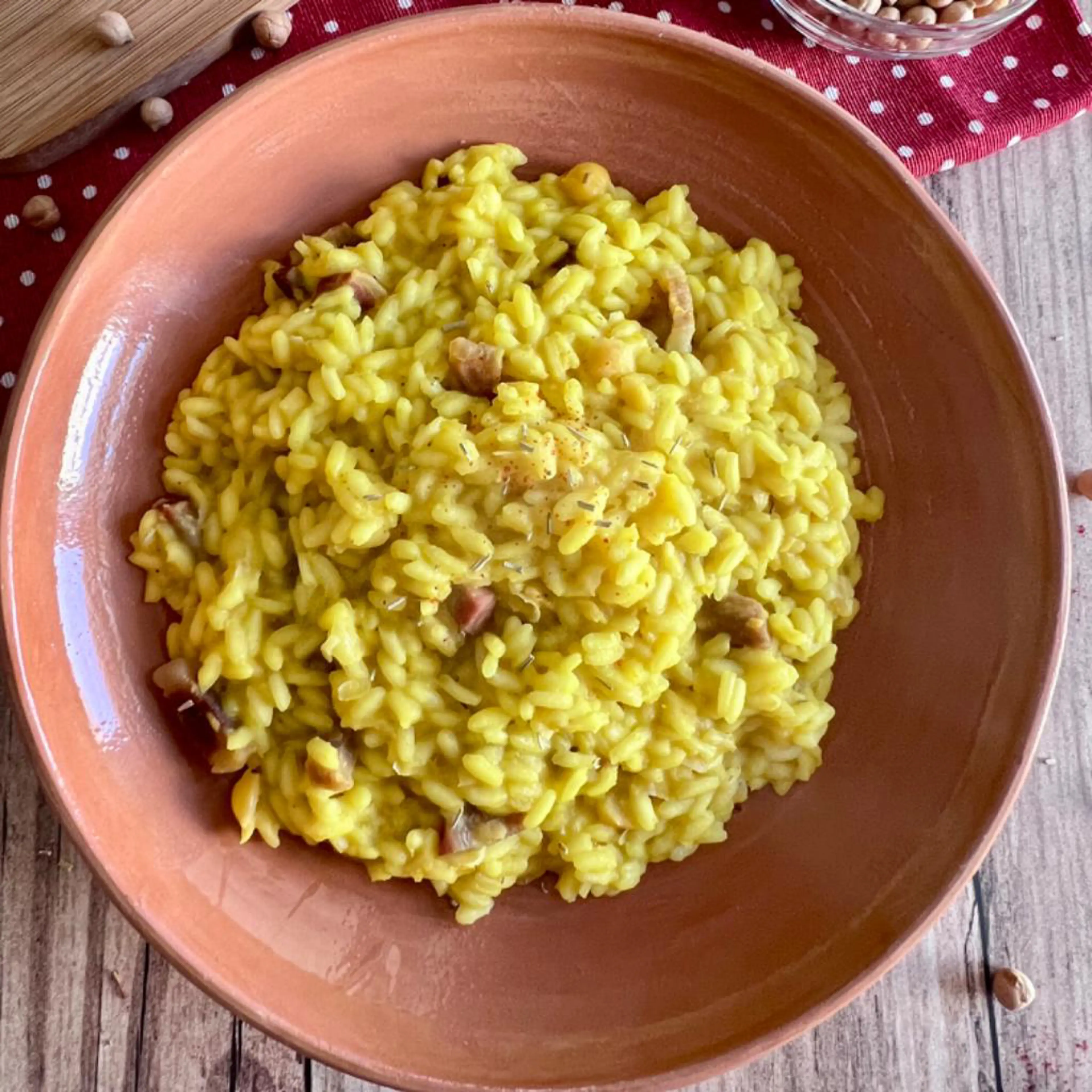 Risoto com creme de grão-de-bico e açafrão