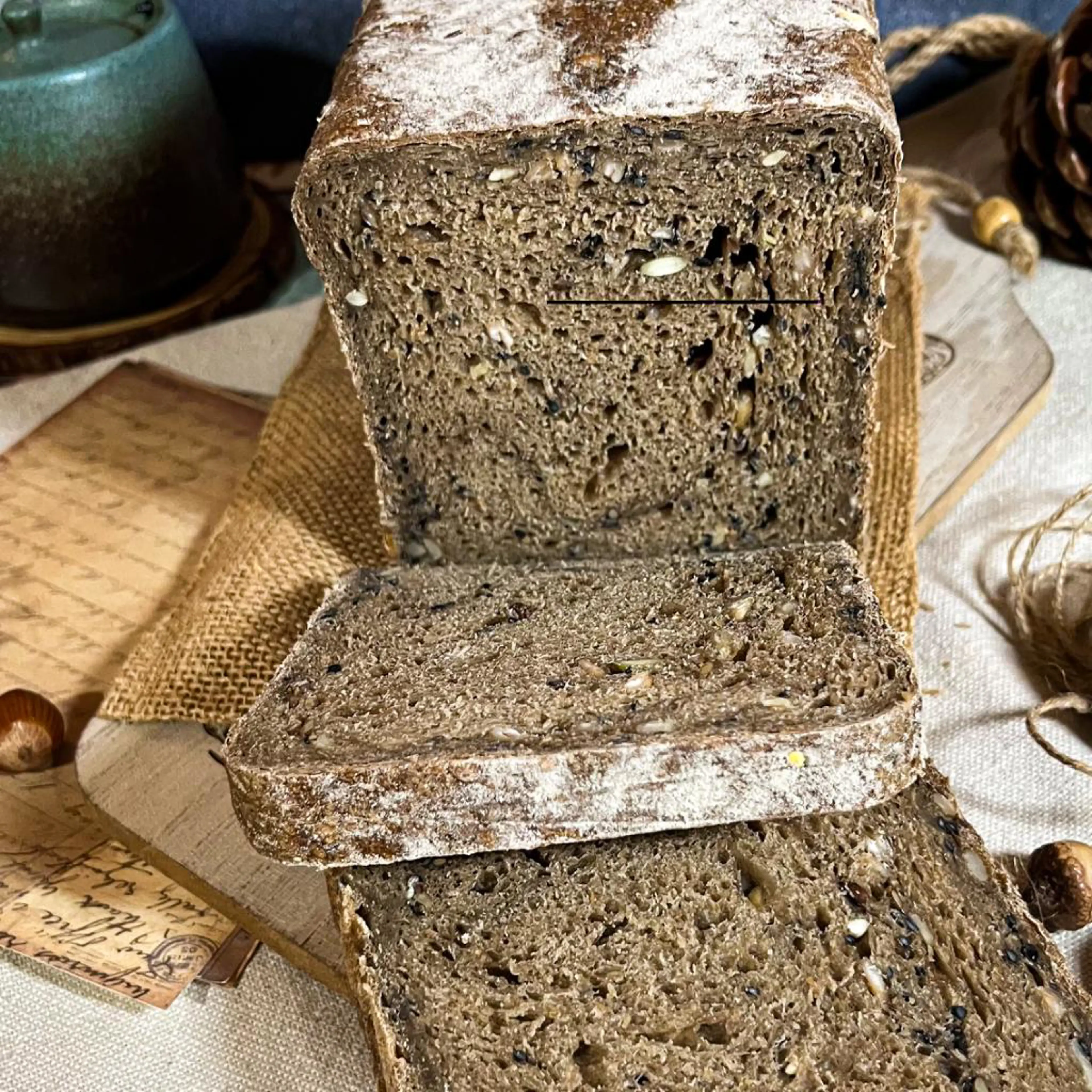 Pan de centeno y semillas con masa madre