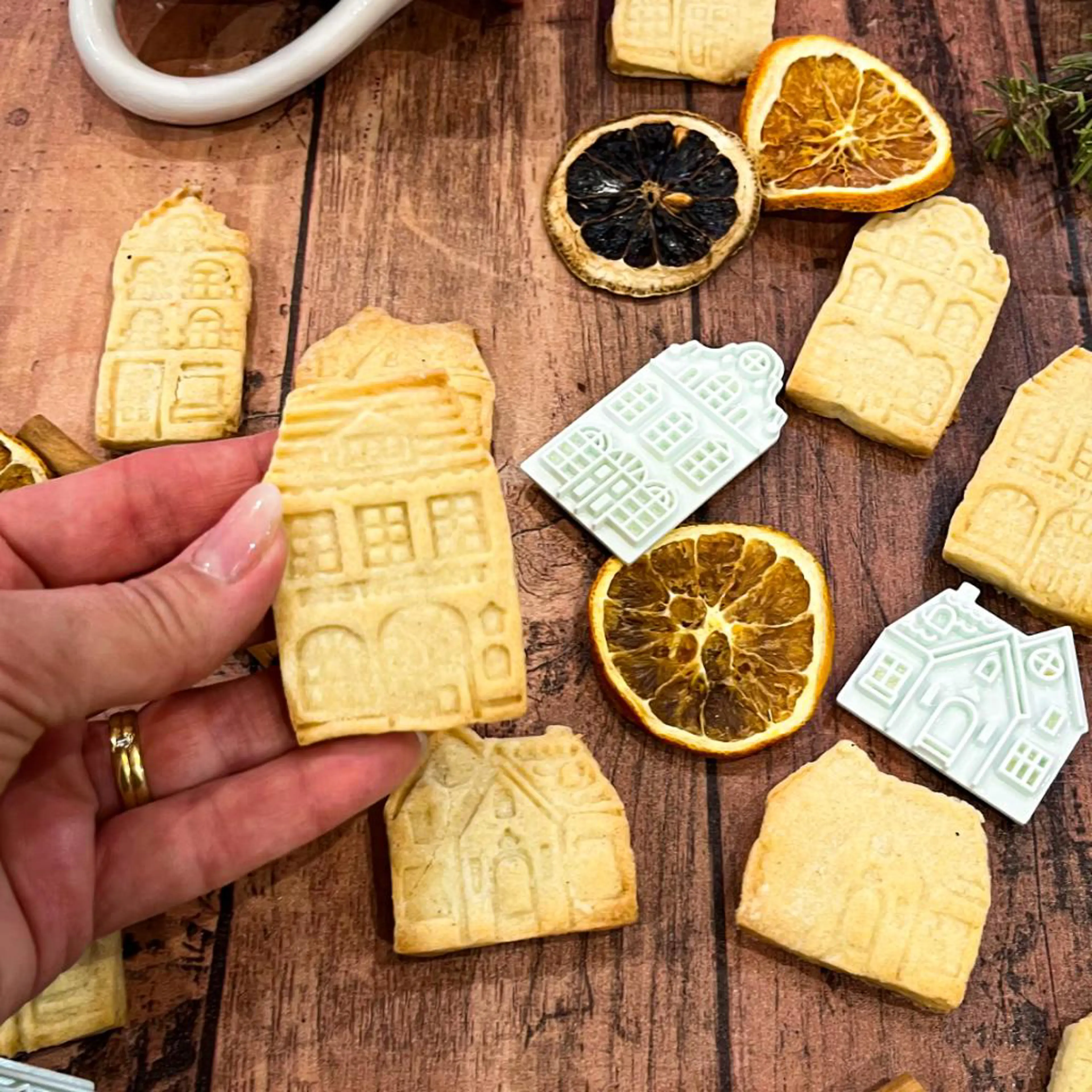 Almond, Orange, and Cinnamon Cookies