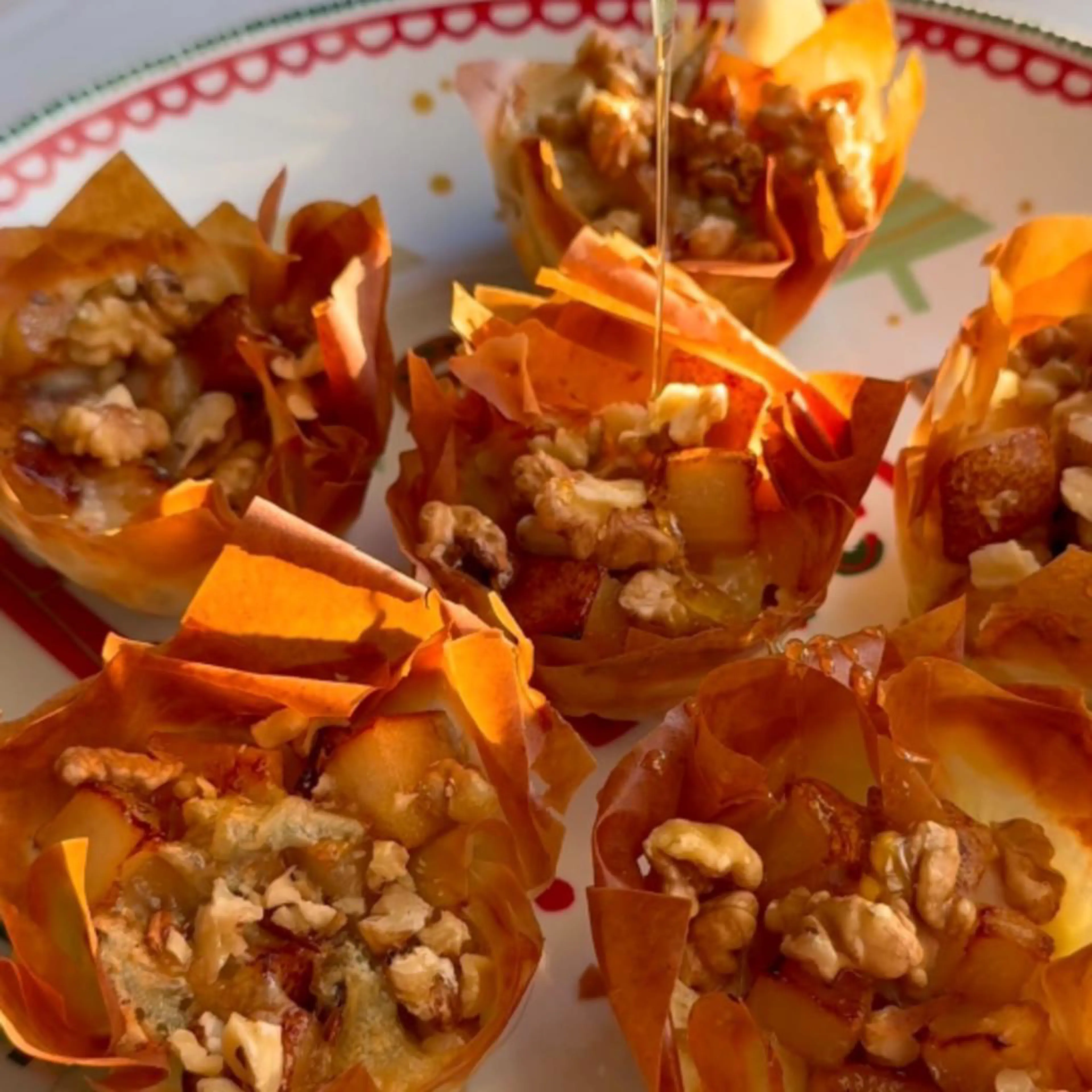 Crispy stuffed phyllo baskets