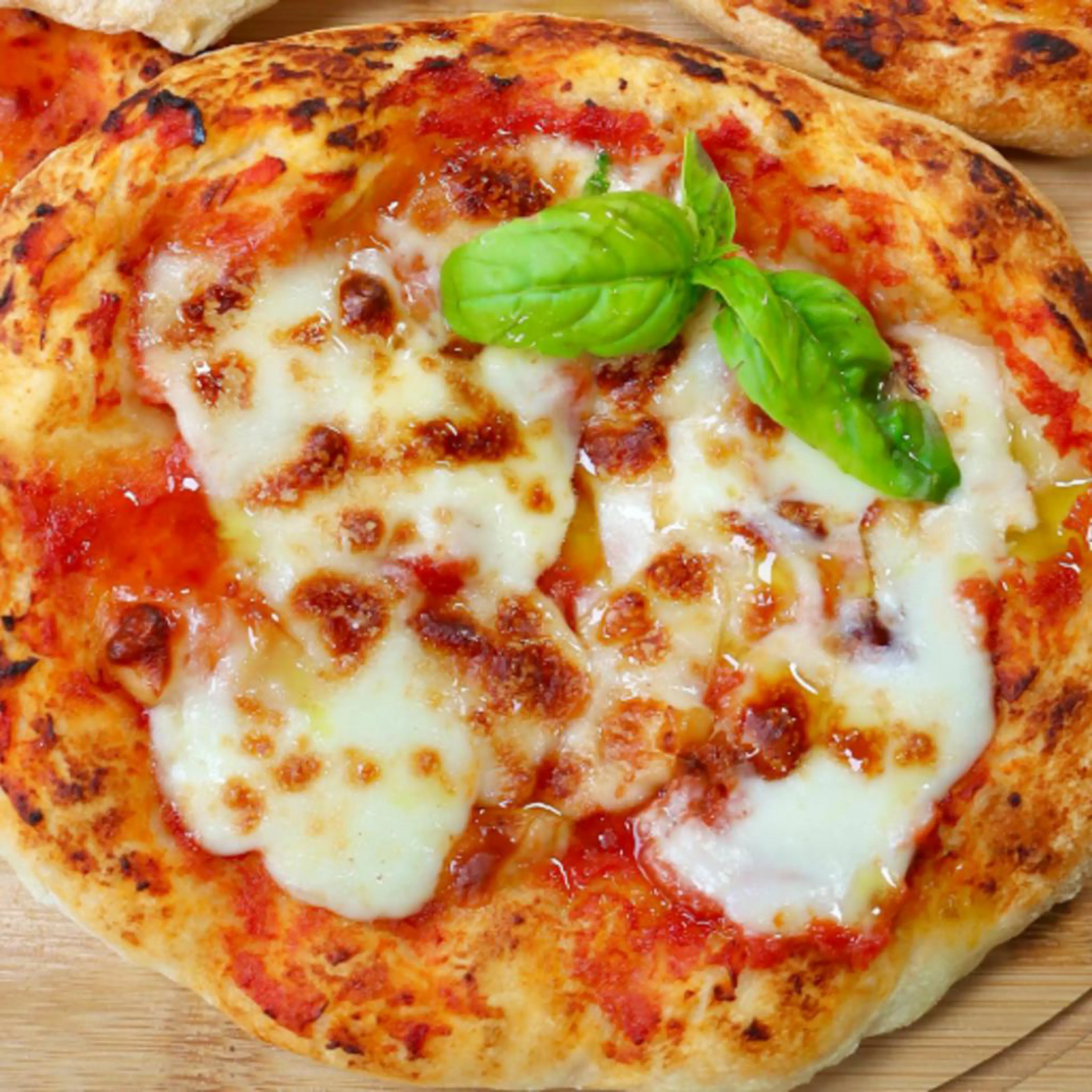 Mini pizzas in the air fryer