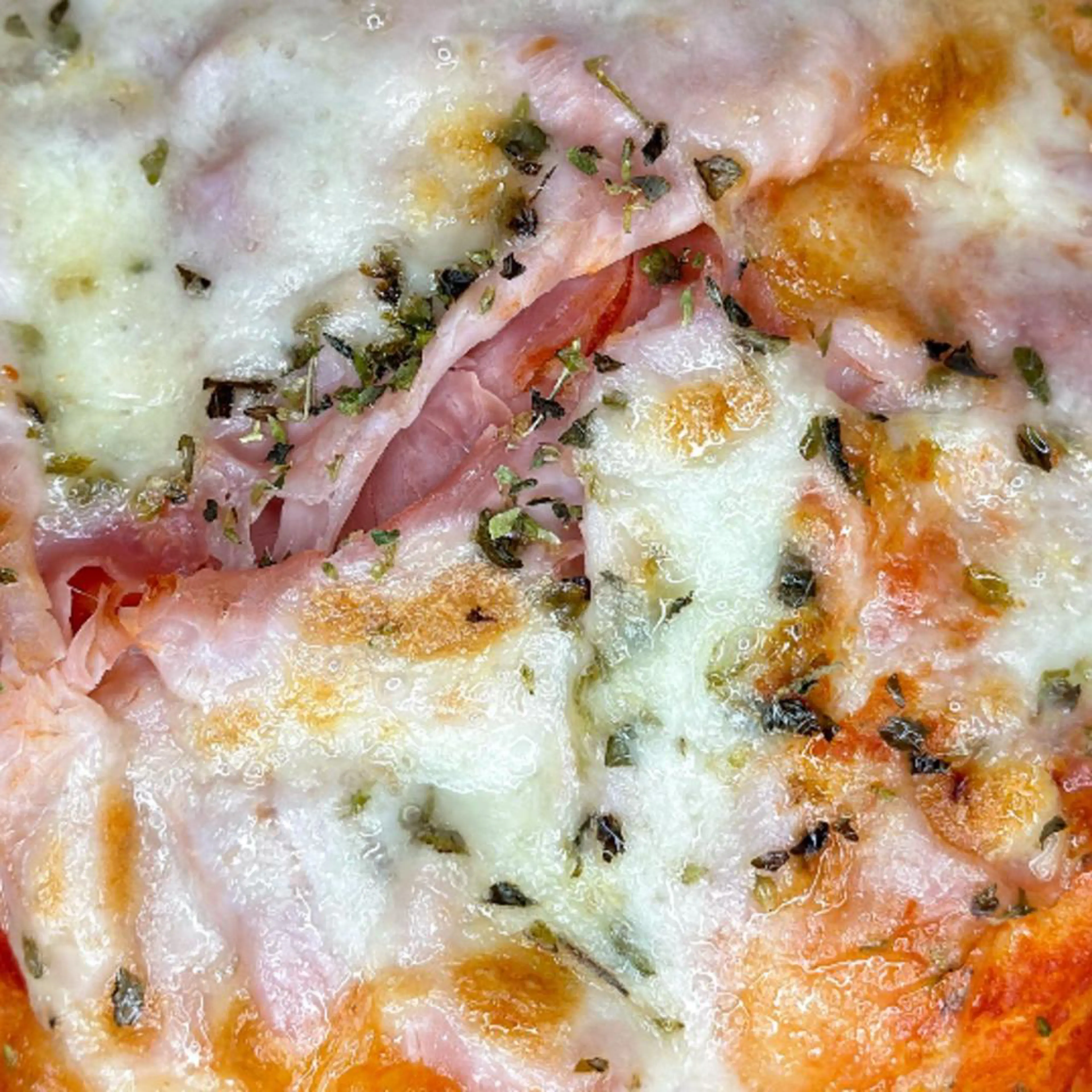 Milk mini pizzas with cooked ham, mozzarella and oregano