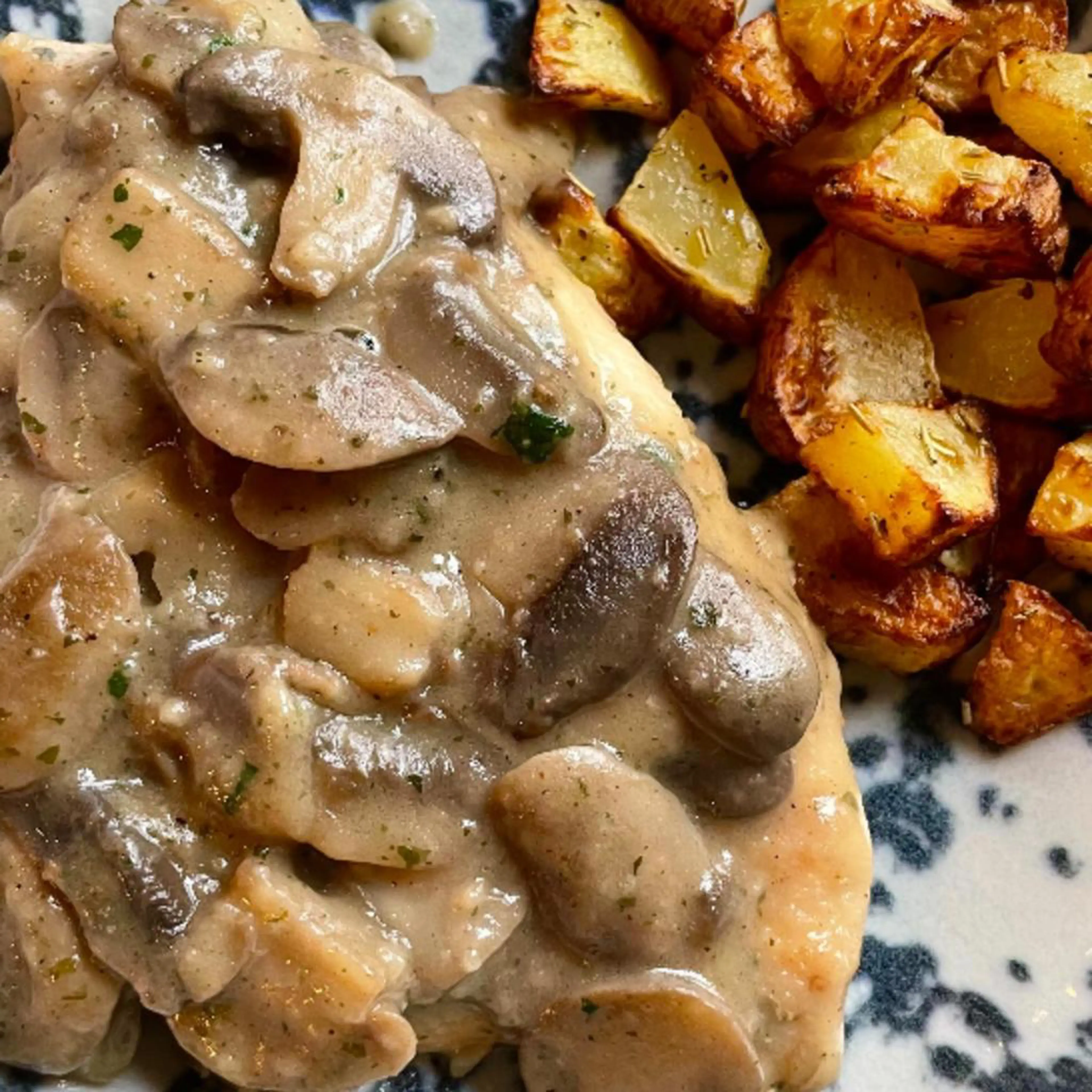 Extra-creamy chicken escalopes with mushrooms
