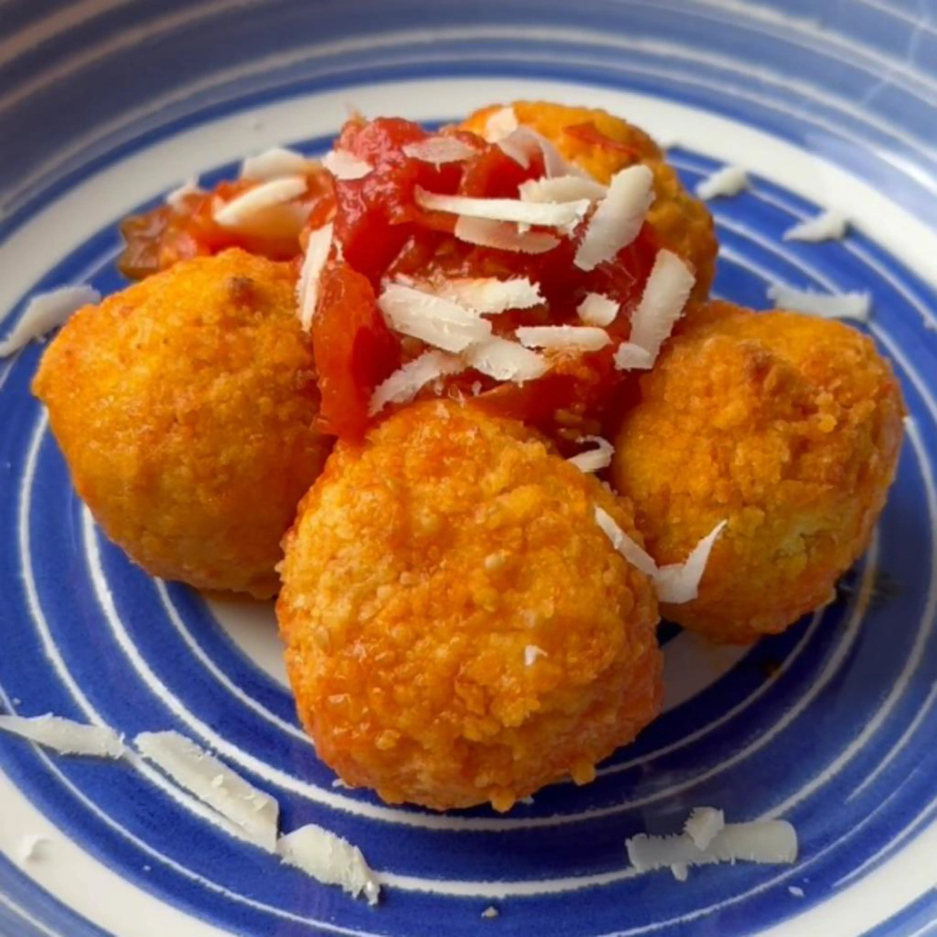 Vegetarian meatballs in sauce
