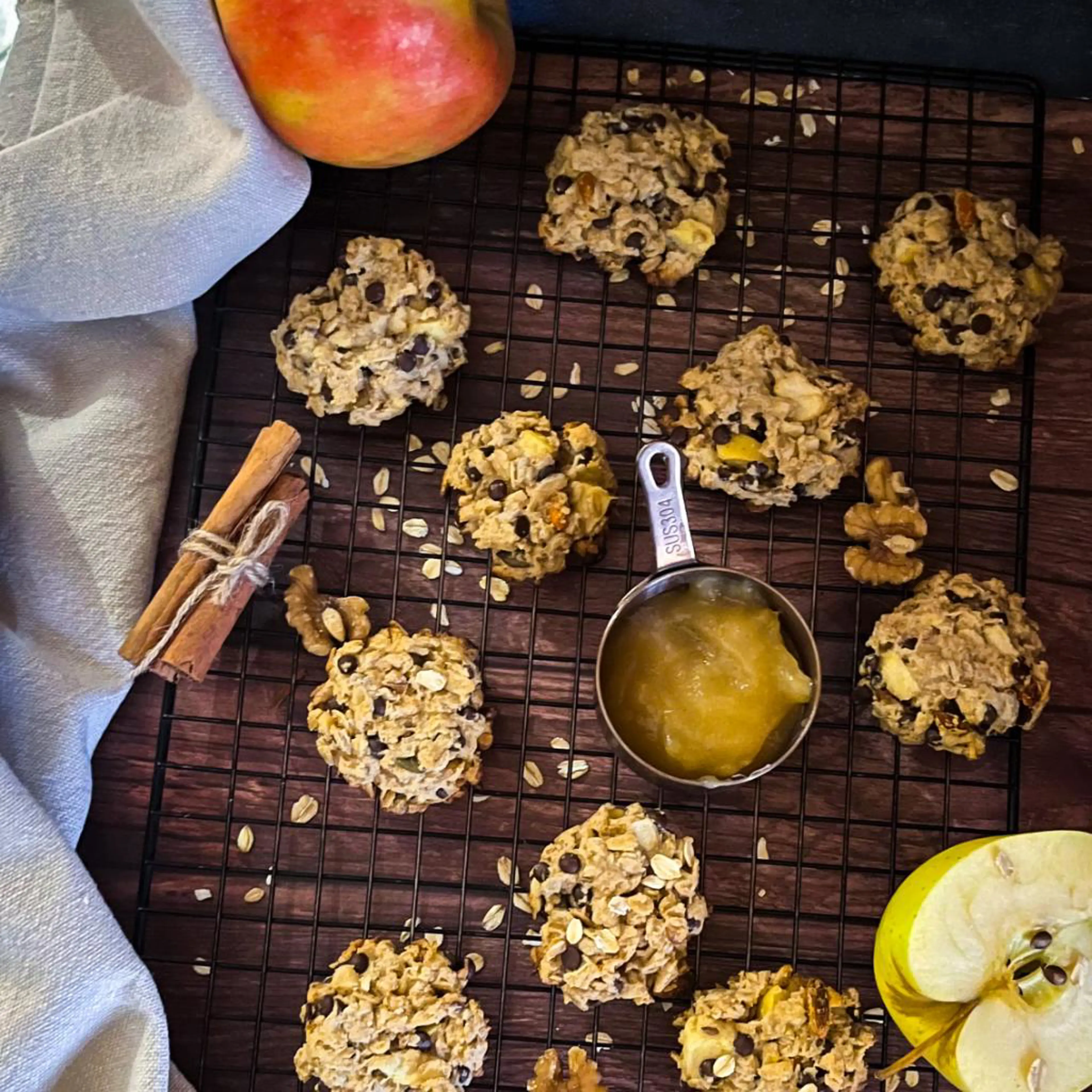 Oat, apple and walnut cookies