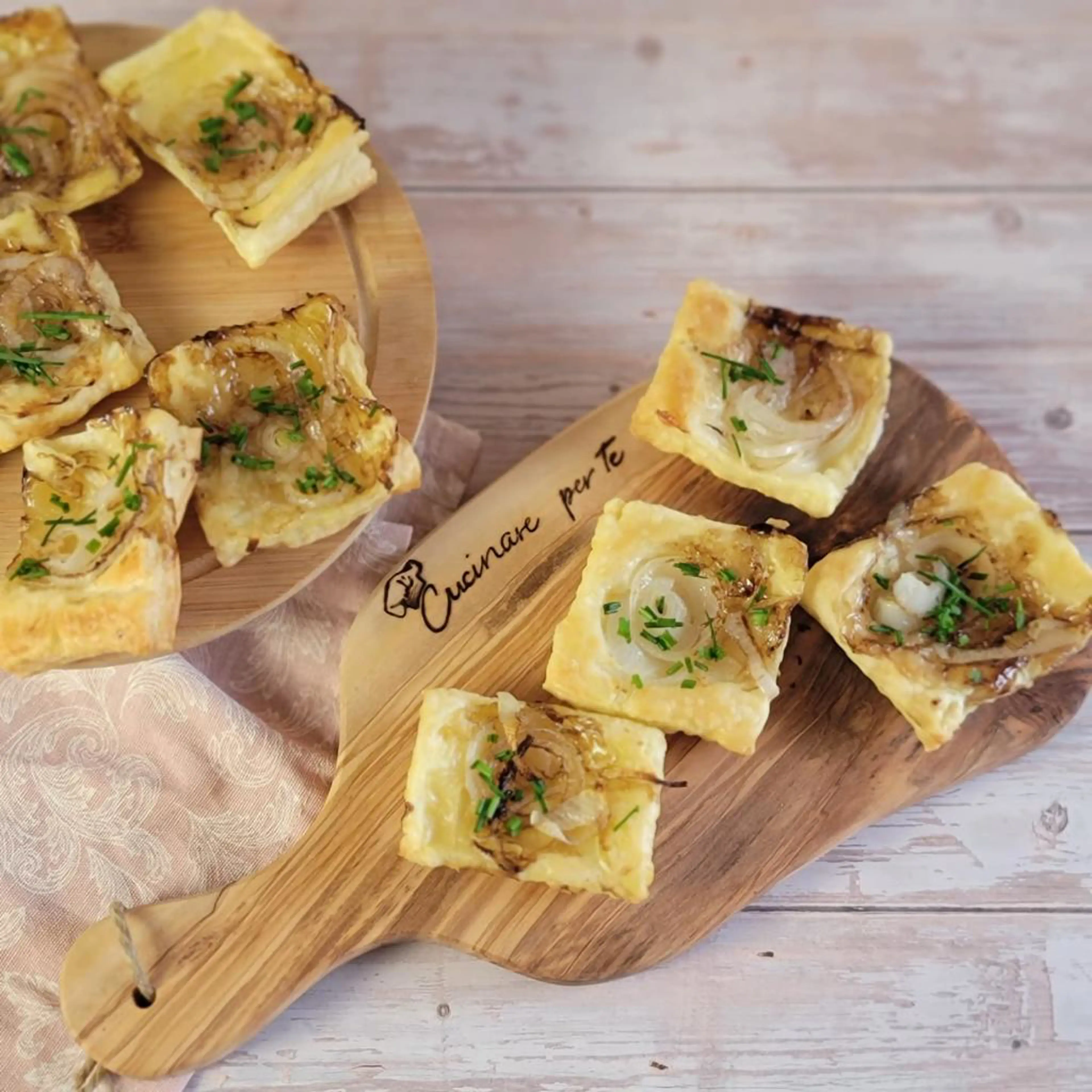 Upside-down puff pastry with onion